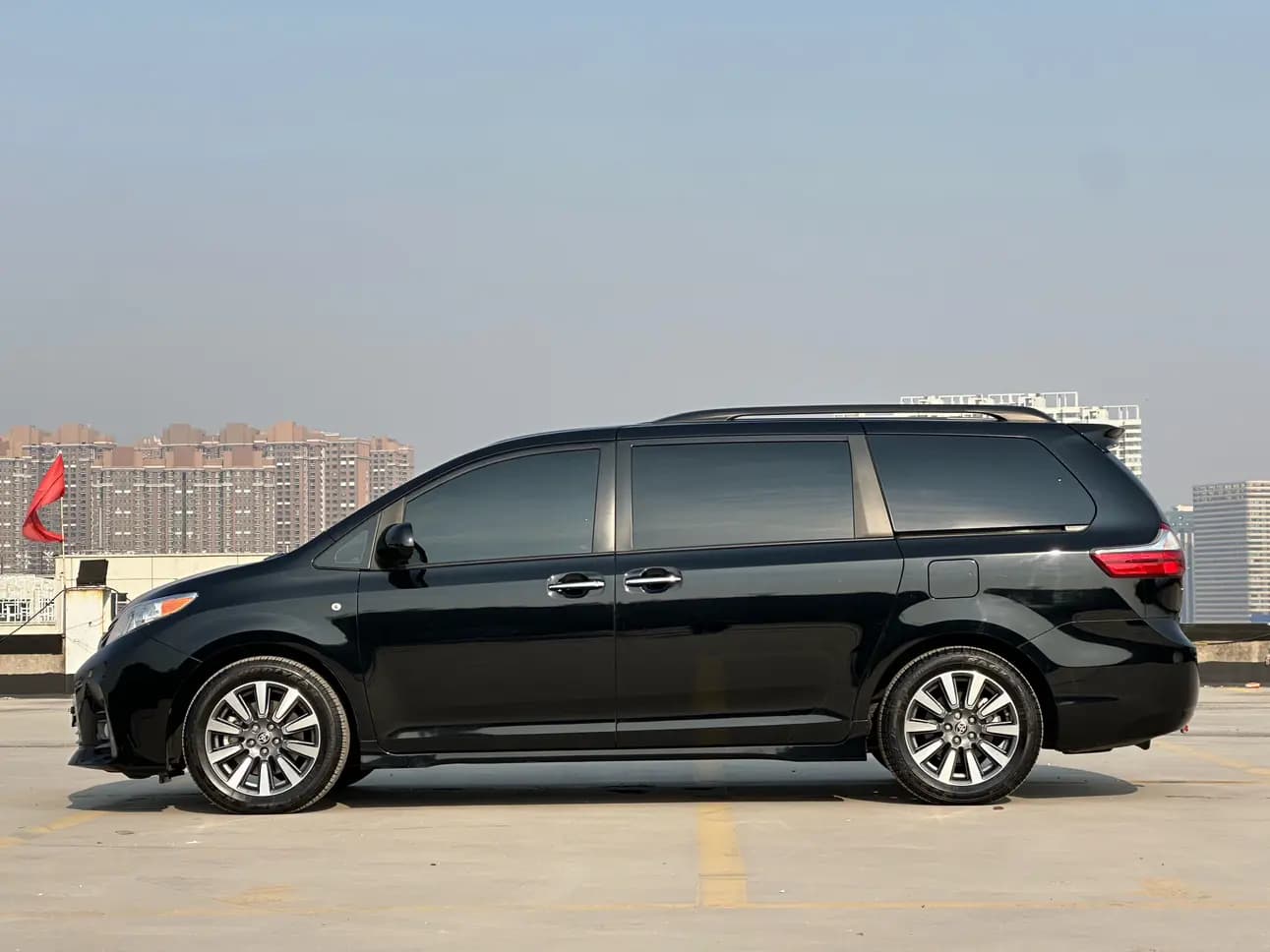 Toyota Sienna 2022 г. 12089 км. — фото 4