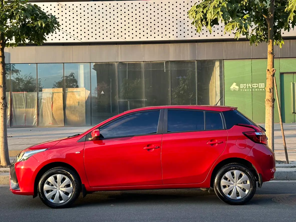 Toyota Yaris L 2022 г. 13128 км. — фото 4