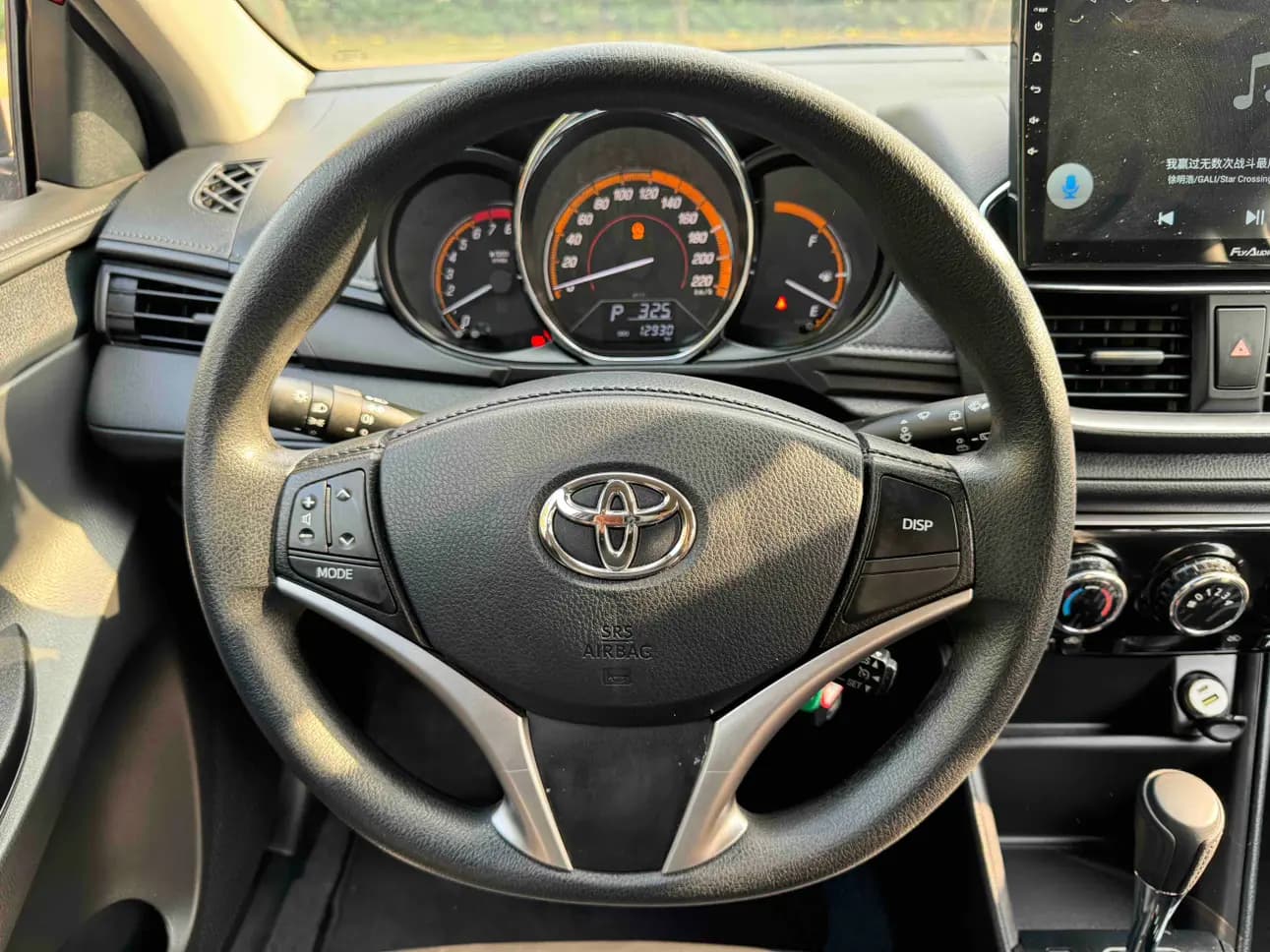 Toyota Yaris L 2022 г. 13042 км. — фото 15