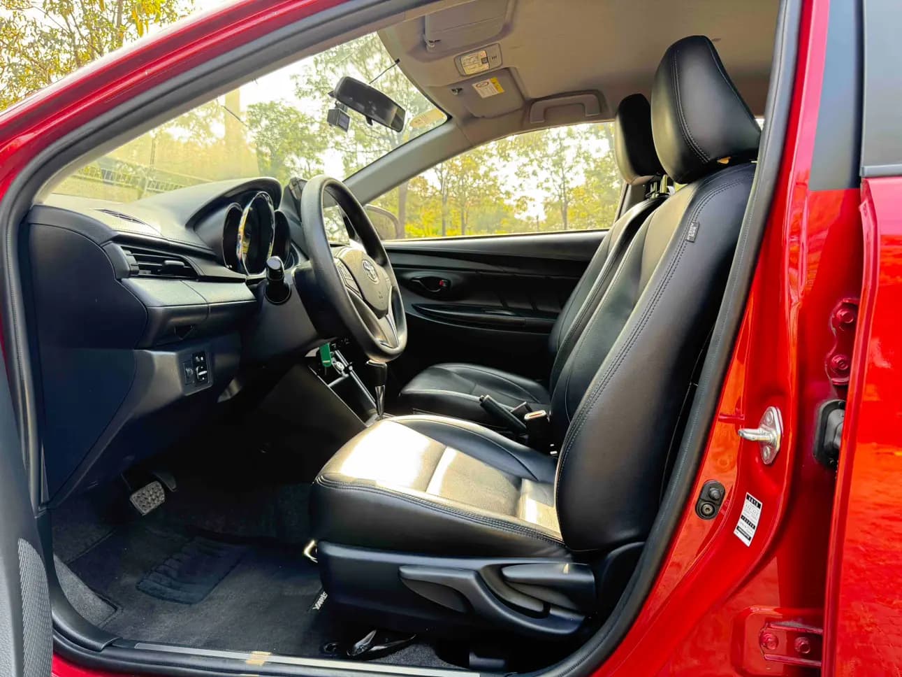 Toyota Yaris L 2022 г. 13042 км. — фото 18