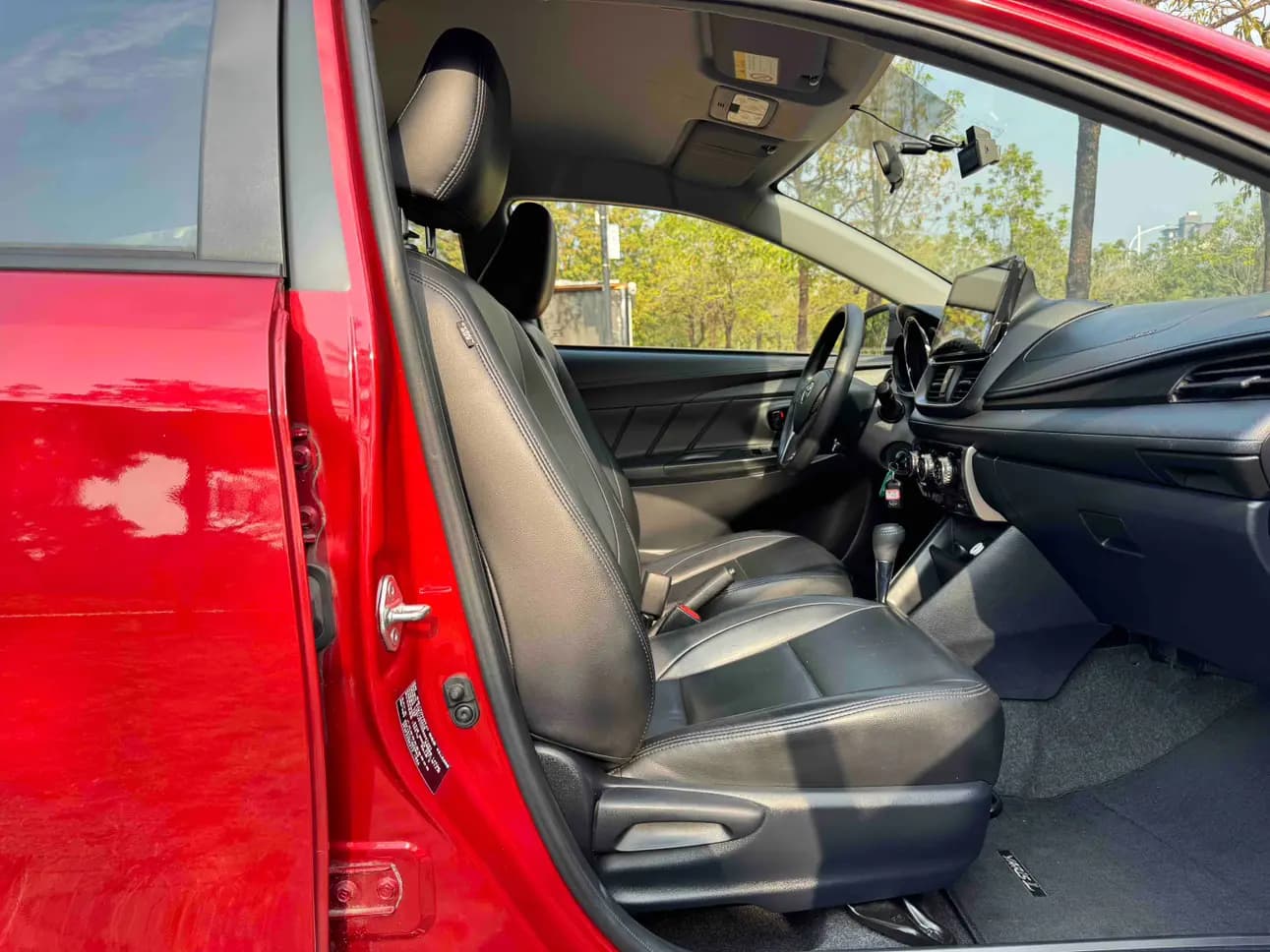 Toyota Yaris L 2022 г. 13042 км. — фото 20