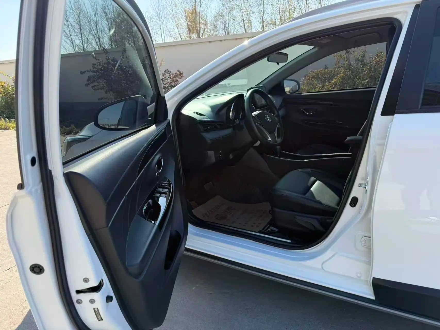 Toyota Yaris L 2022 г. 27529 км. — фото 17