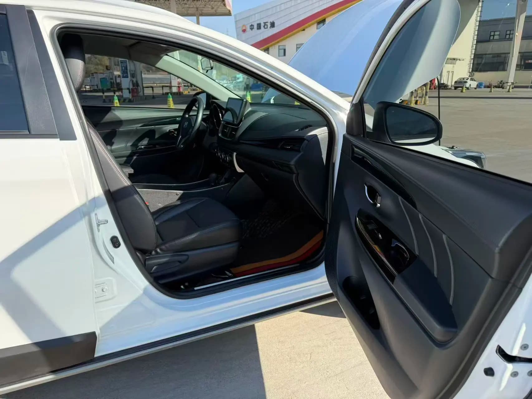 Toyota Yaris L 2022 г. 27529 км. — фото 19