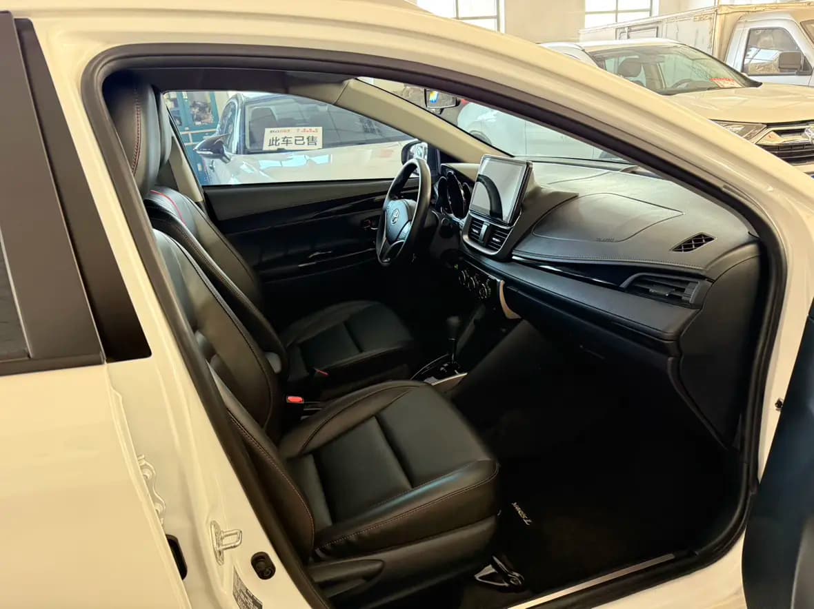 Toyota Yaris L 2022 г. 34330 км. — фото 11