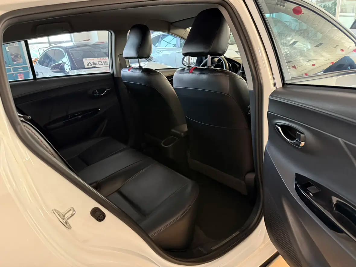 Toyota Yaris L 2022 г. 34330 км. — фото 18
