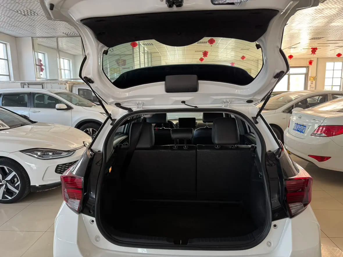 Toyota Yaris L 2022 г. 34330 км. — фото 19
