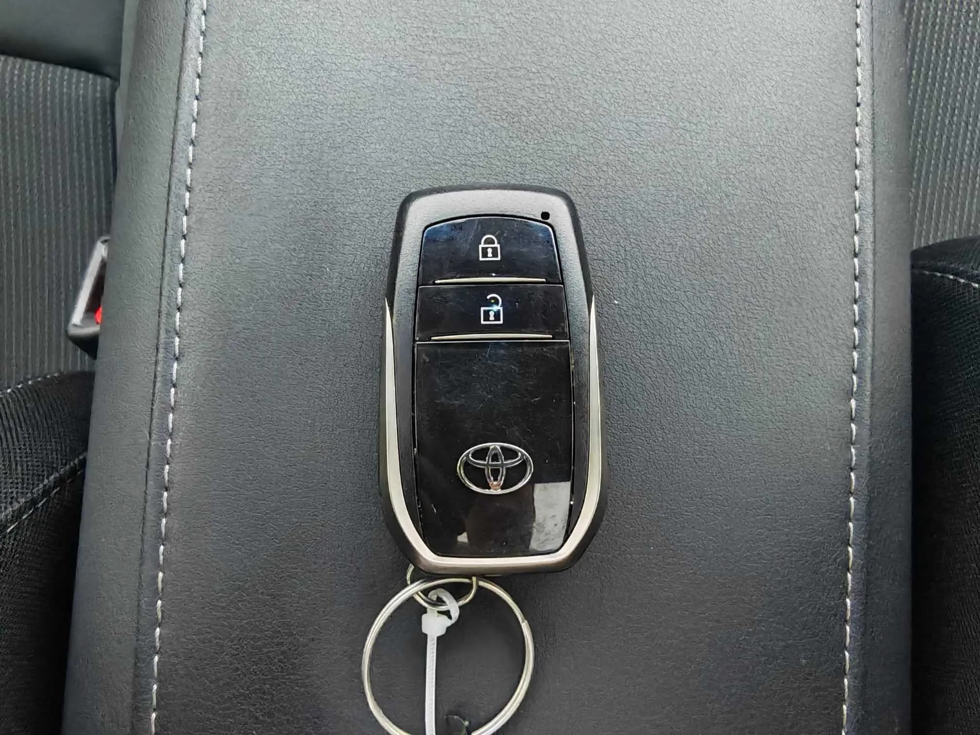 Toyota Harrier 2023 г. 63015 км. — фото 11
