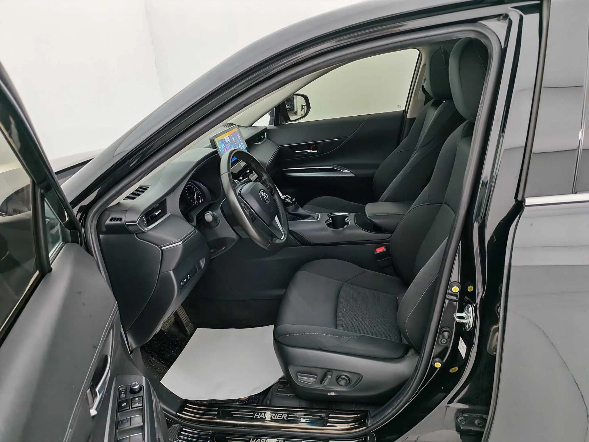 Toyota Harrier 2023 г. 63015 км. — фото 17