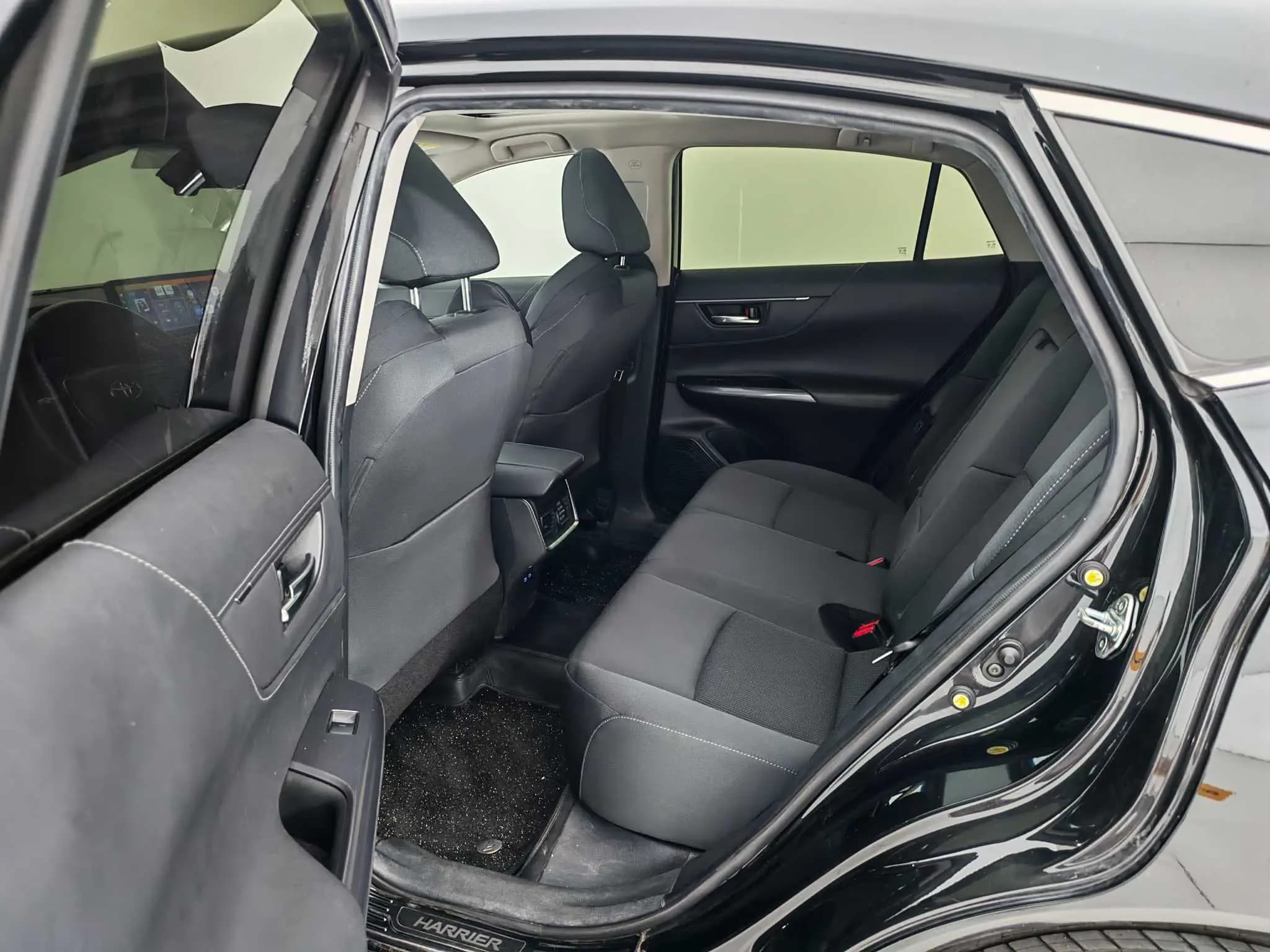 Toyota Harrier 2023 г. 63015 км. — фото 18