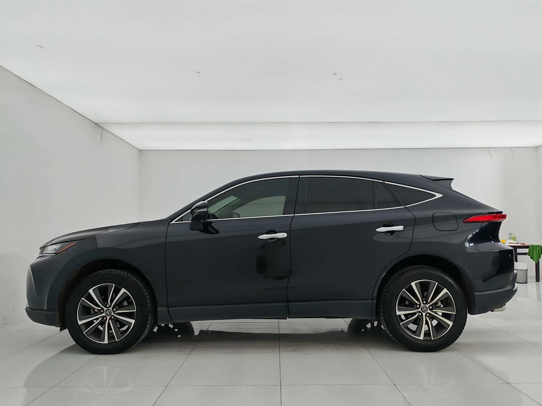 Toyota Harrier 2023 г. 63015 км. — фото 4