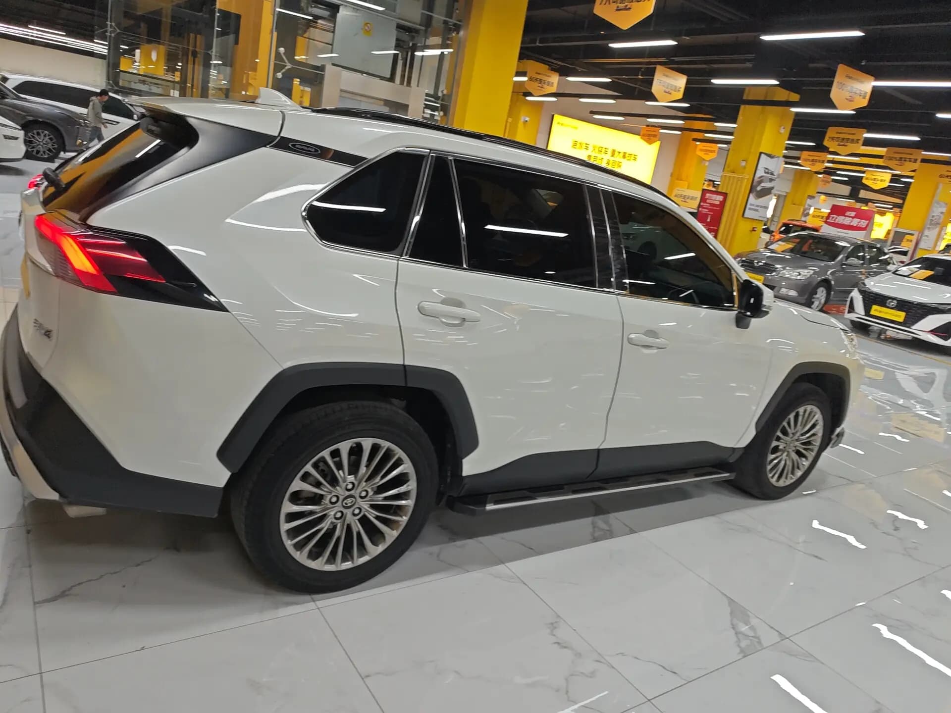 Toyota RAV4 2021 г. 90193 км. — фото 5
