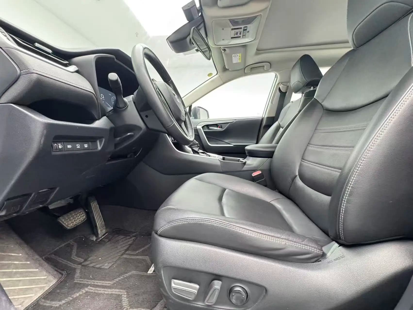 Toyota RAV4 2023 г. 42095 км. — фото 12