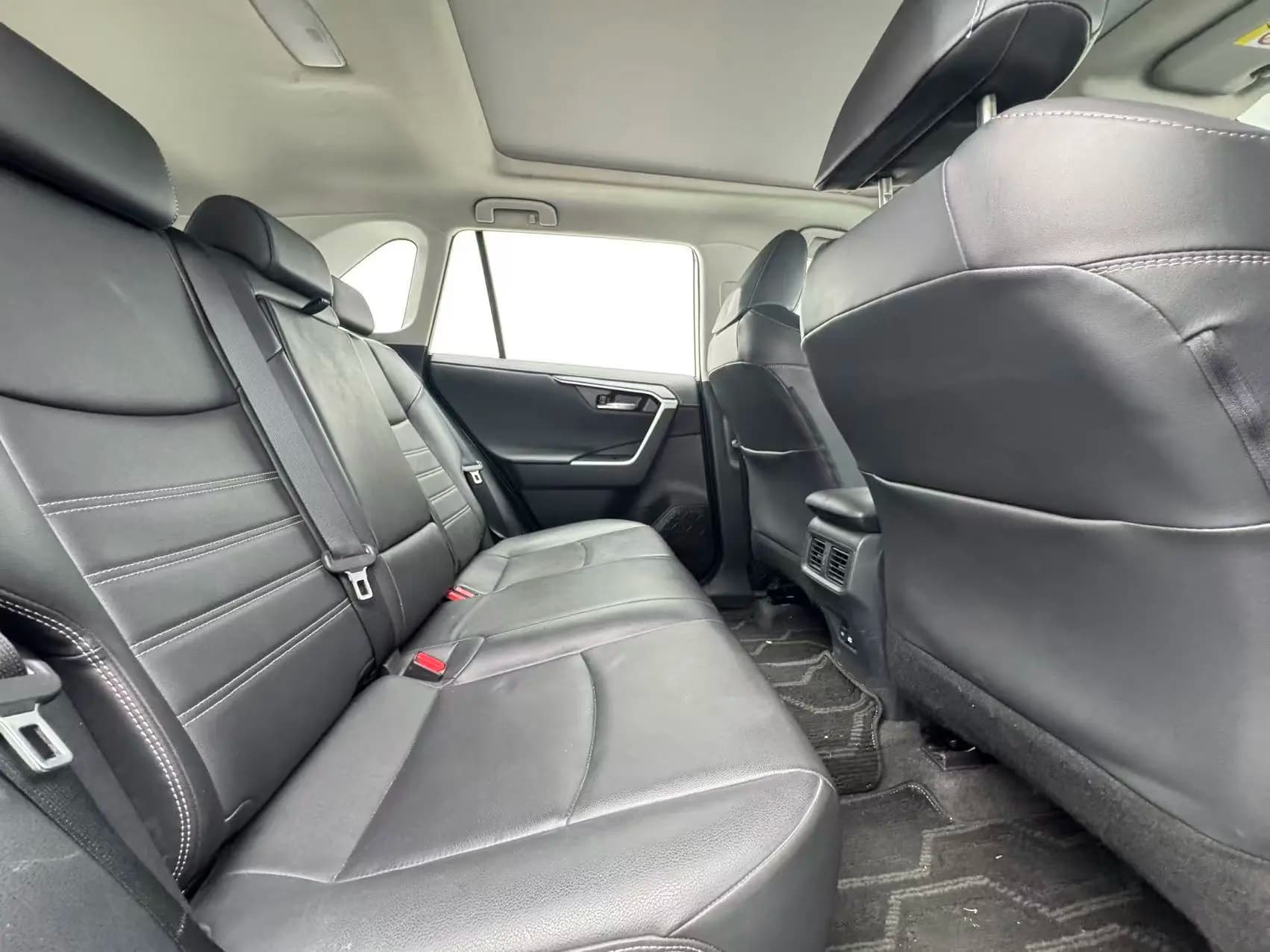 Toyota RAV4 2023 г. 42095 км. — фото 13