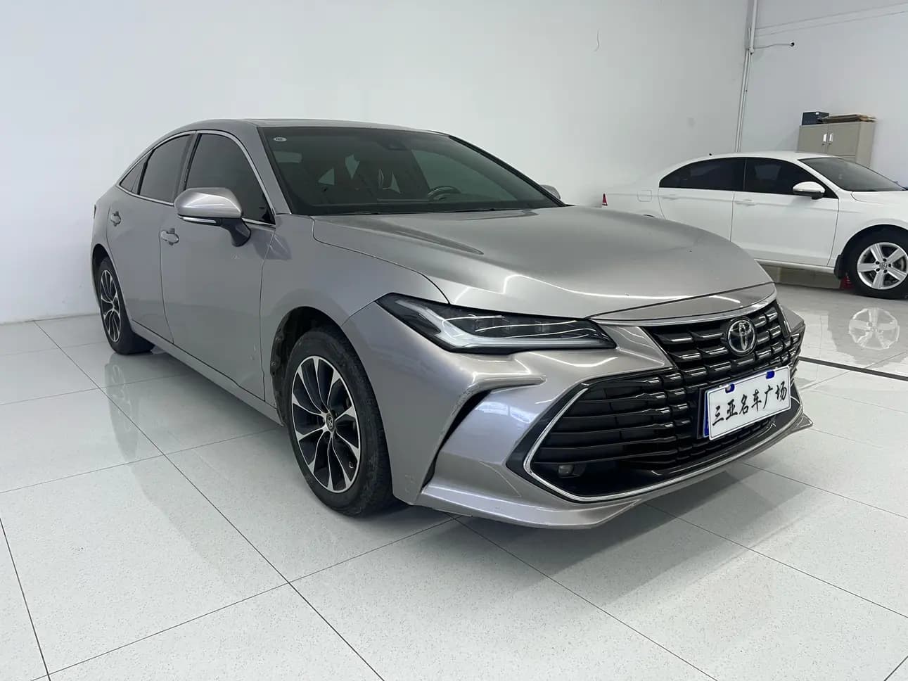 Toyota Avalon 2023 г. 73114 км. — фото 3