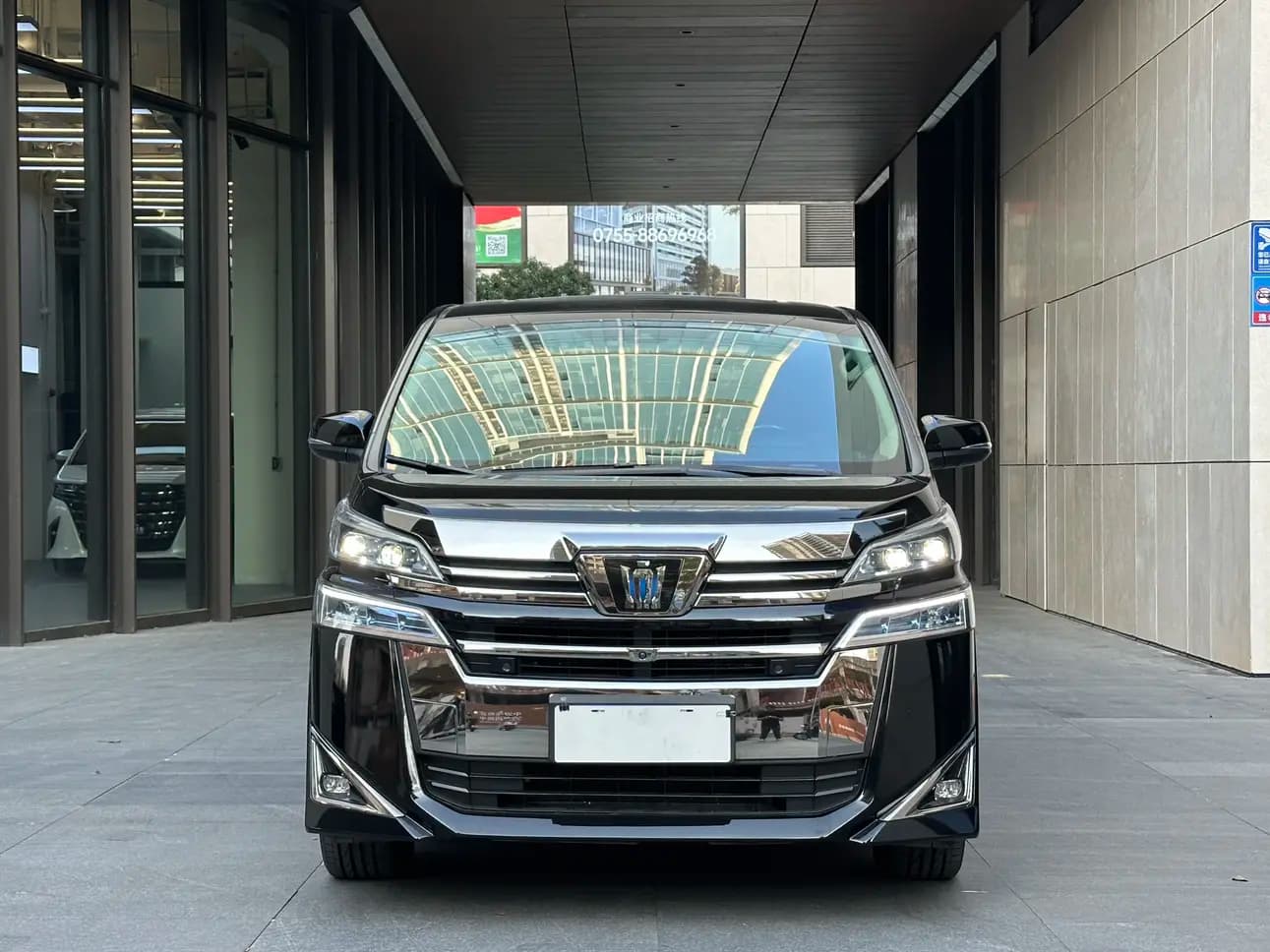 Toyota Crown Wellfire 2022 г. 57073 км. — фото 2