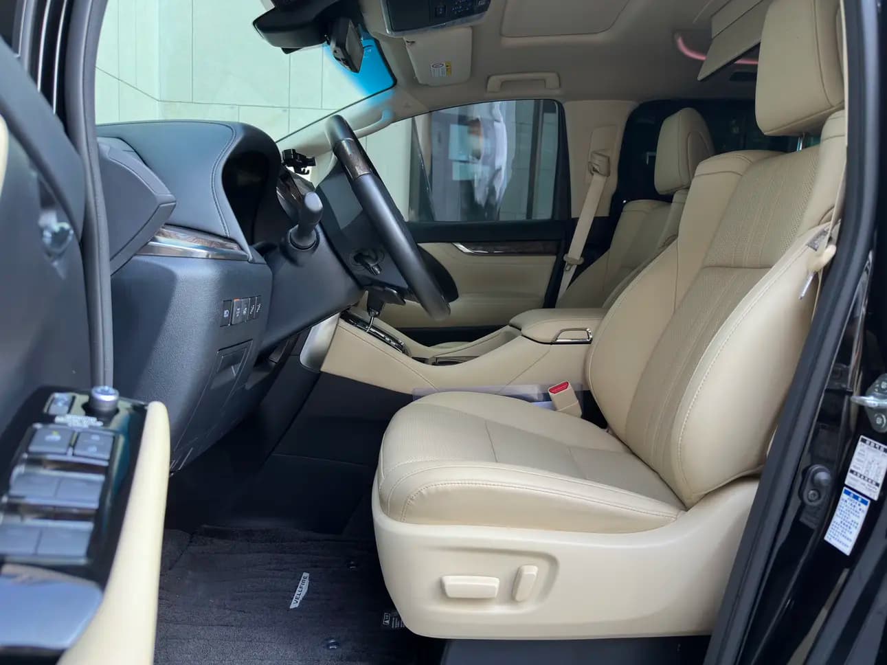 Toyota Crown Wellfire 2022 г. 57073 км. — фото 11