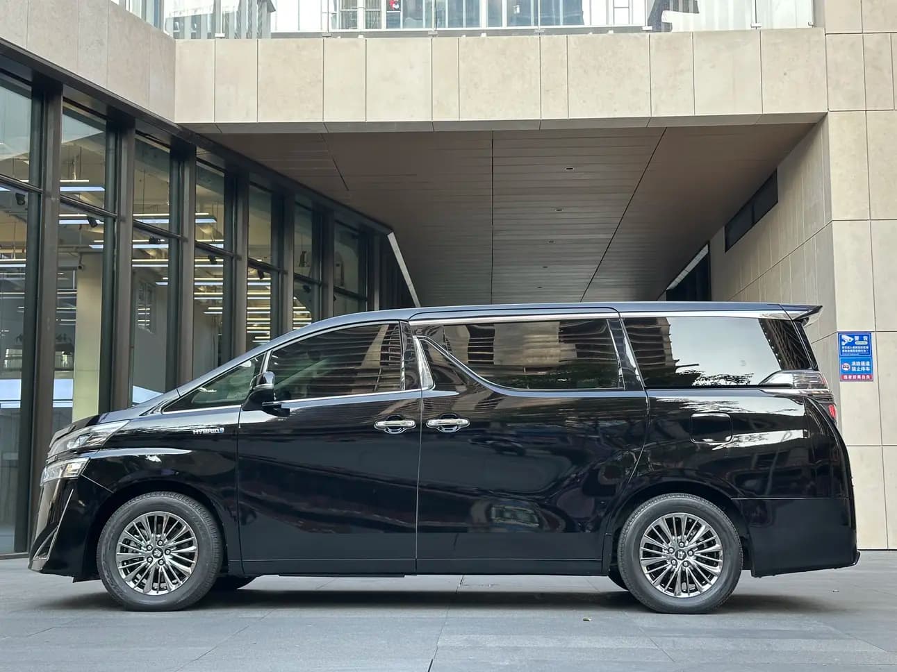 Toyota Crown Wellfire 2022 г. 57073 км. — фото 3