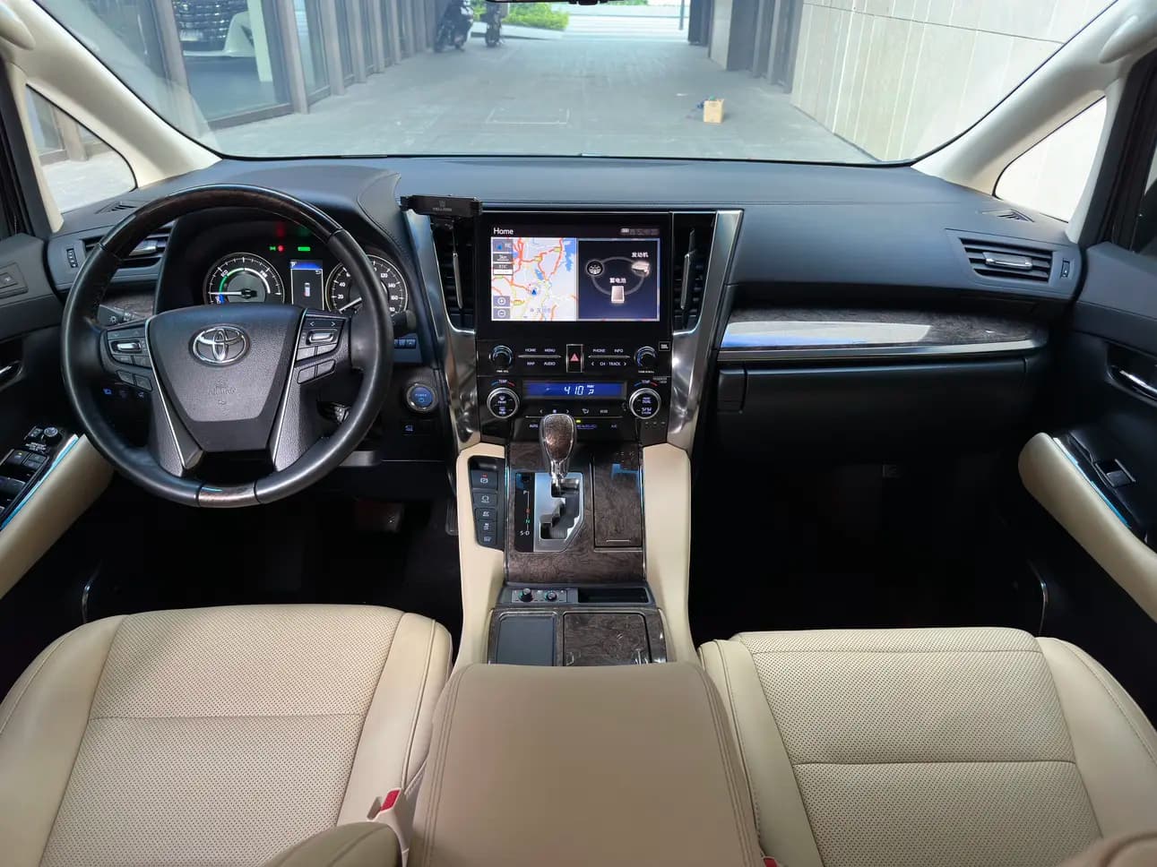 Toyota Crown Wellfire 2022 г. 57073 км. — фото 8