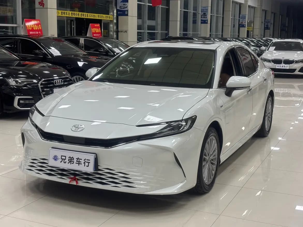 Toyota Camry 2024 г. 1300 км.
