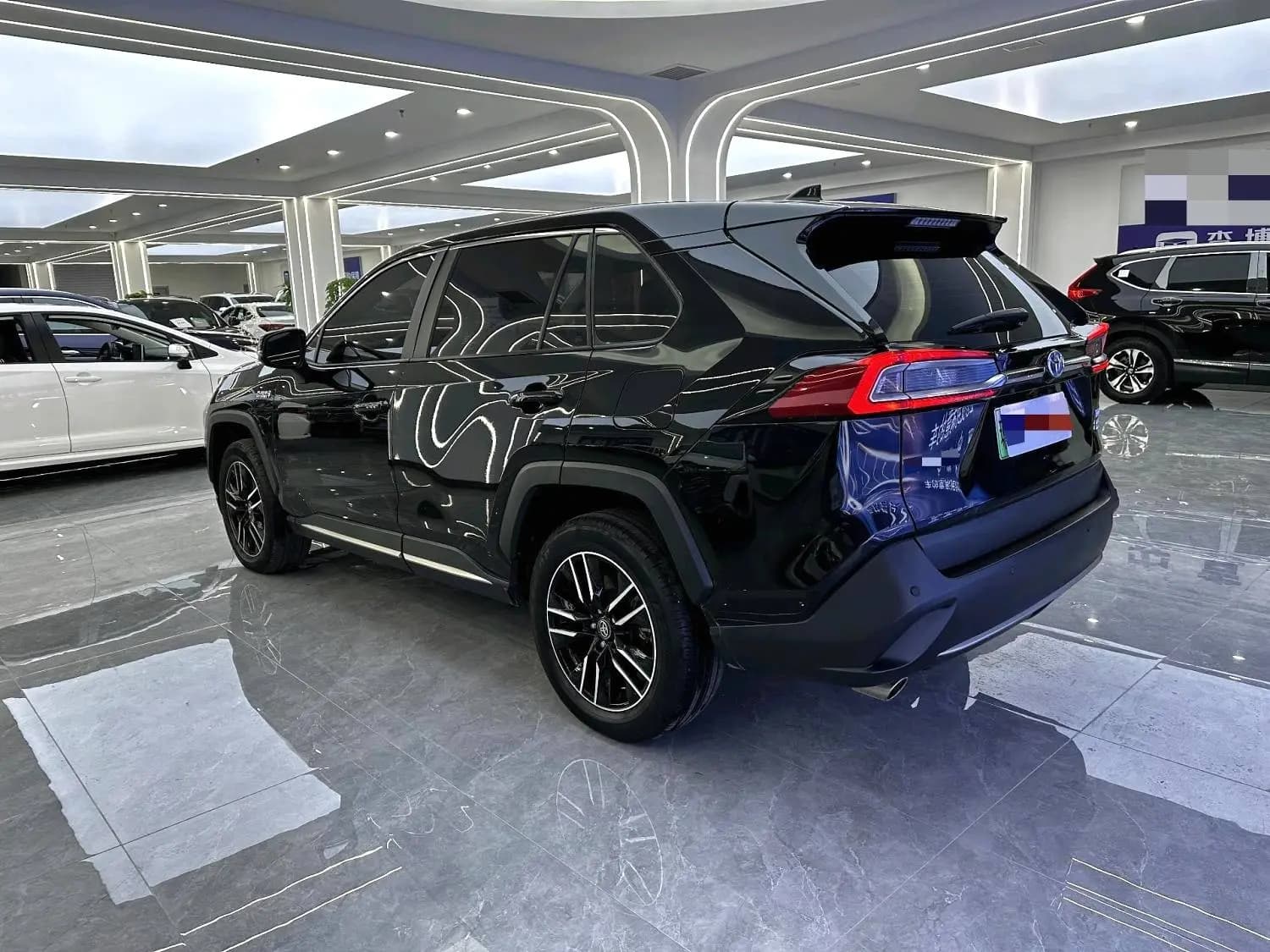 Toyota Wildlander PHEV 2021 г. 58088 км. — фото 4
