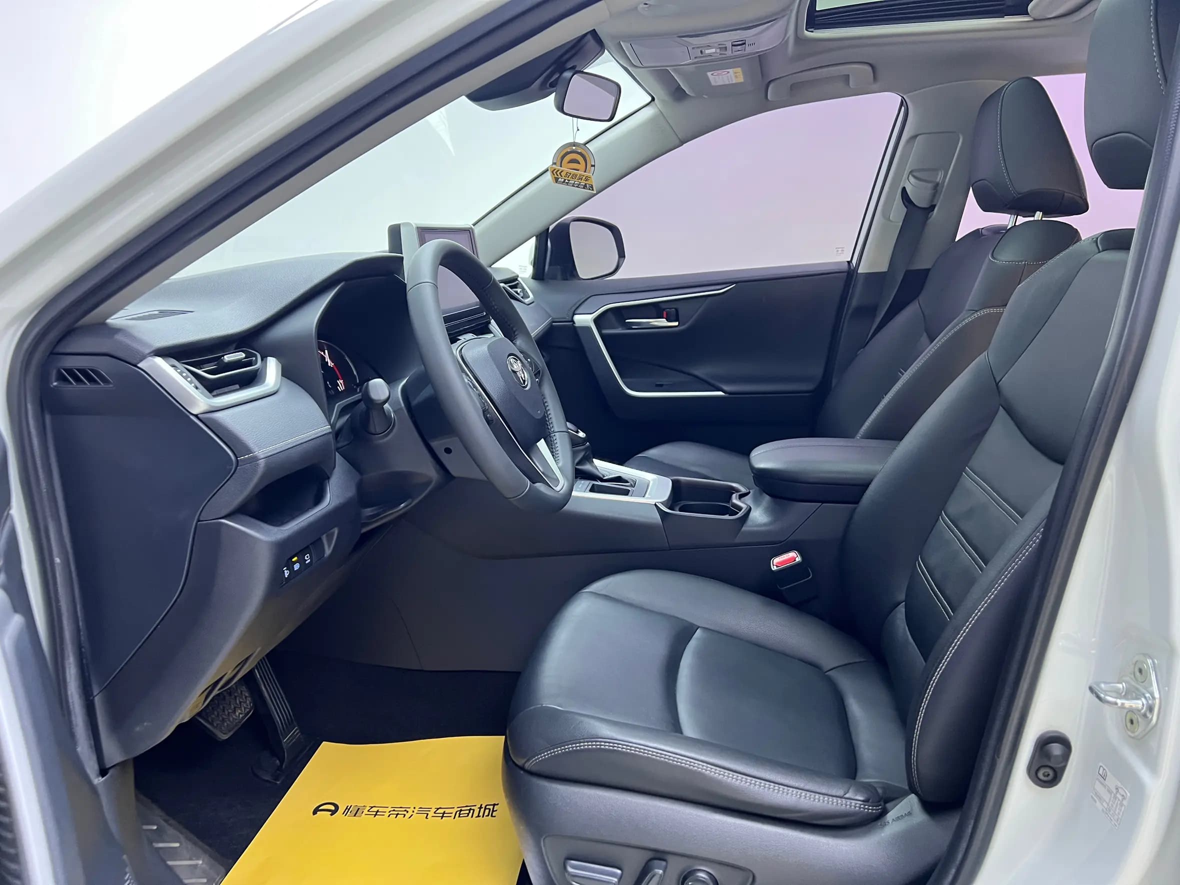 Toyota RAV4 2021 г. 48896 км. — фото 17