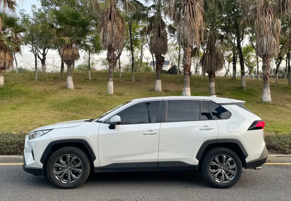 Toyota RAV4 2023 г. 69098 км. — фото 3