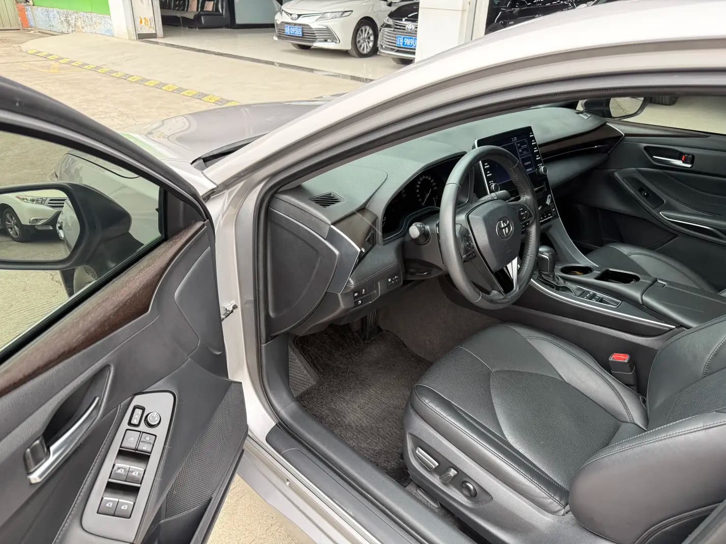 Toyota Avalon 2022 г. 40000 км. — фото 10