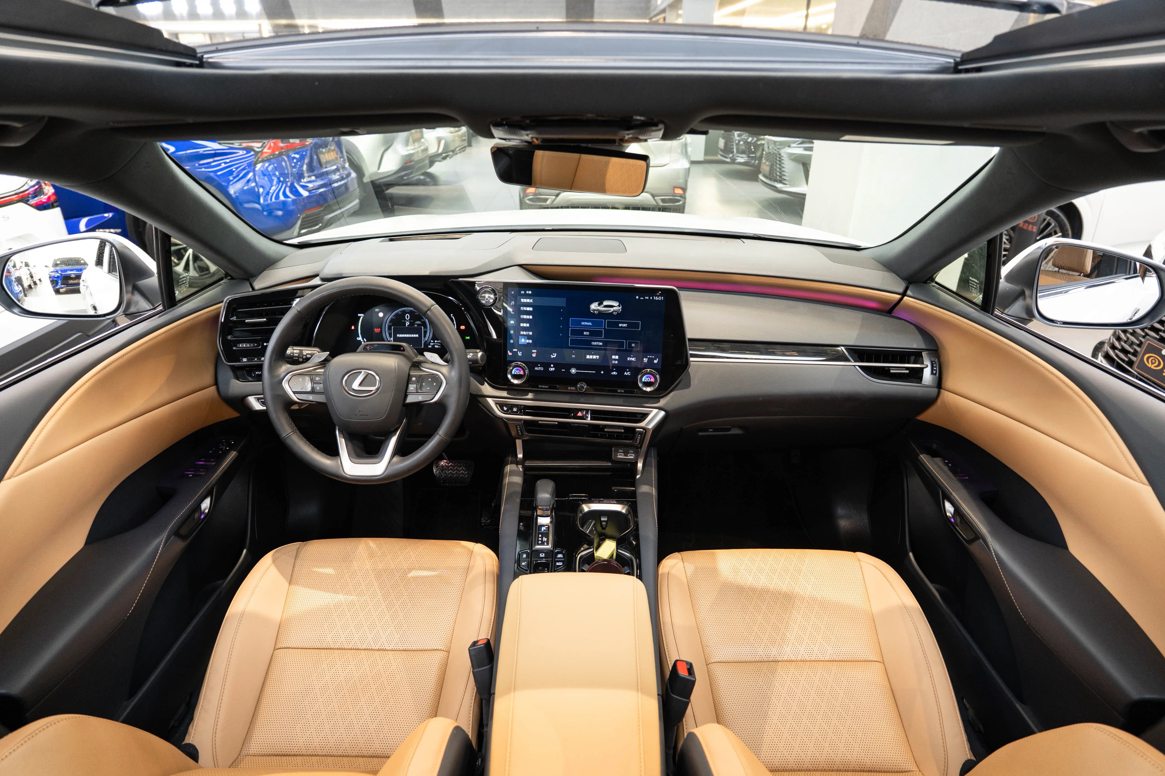 Lexus RX PHEV 2023 г. 37356 км. — фото 14