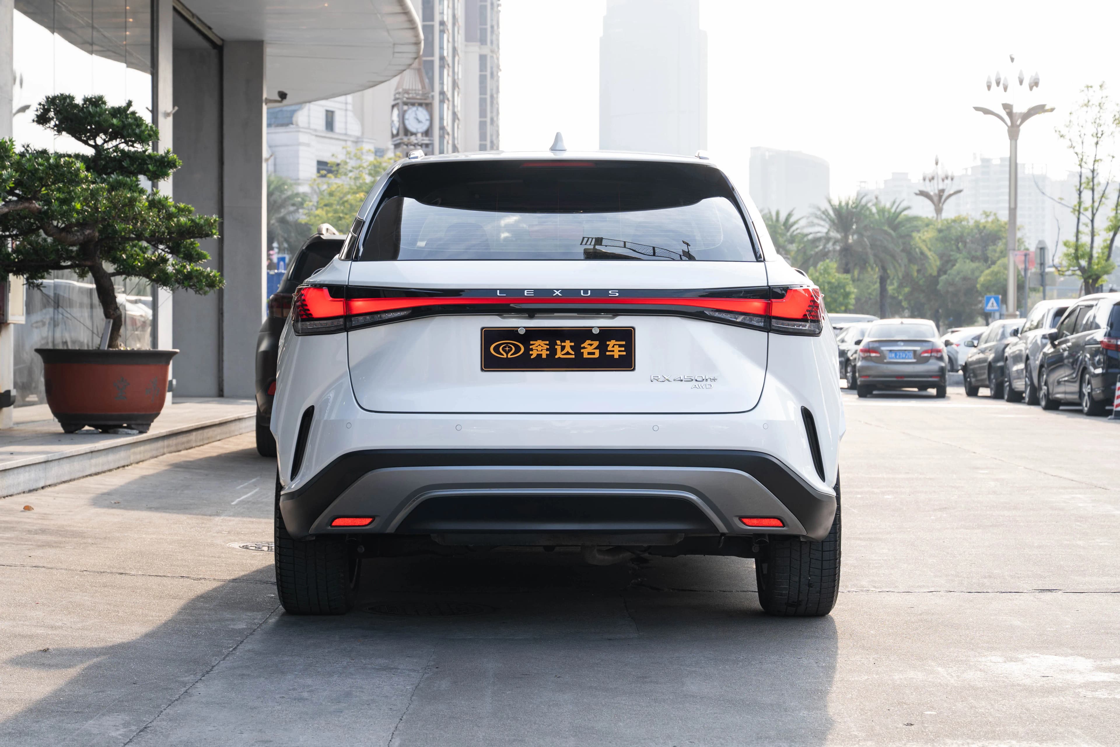 Lexus RX PHEV 2023 г. 37356 км. — фото 4