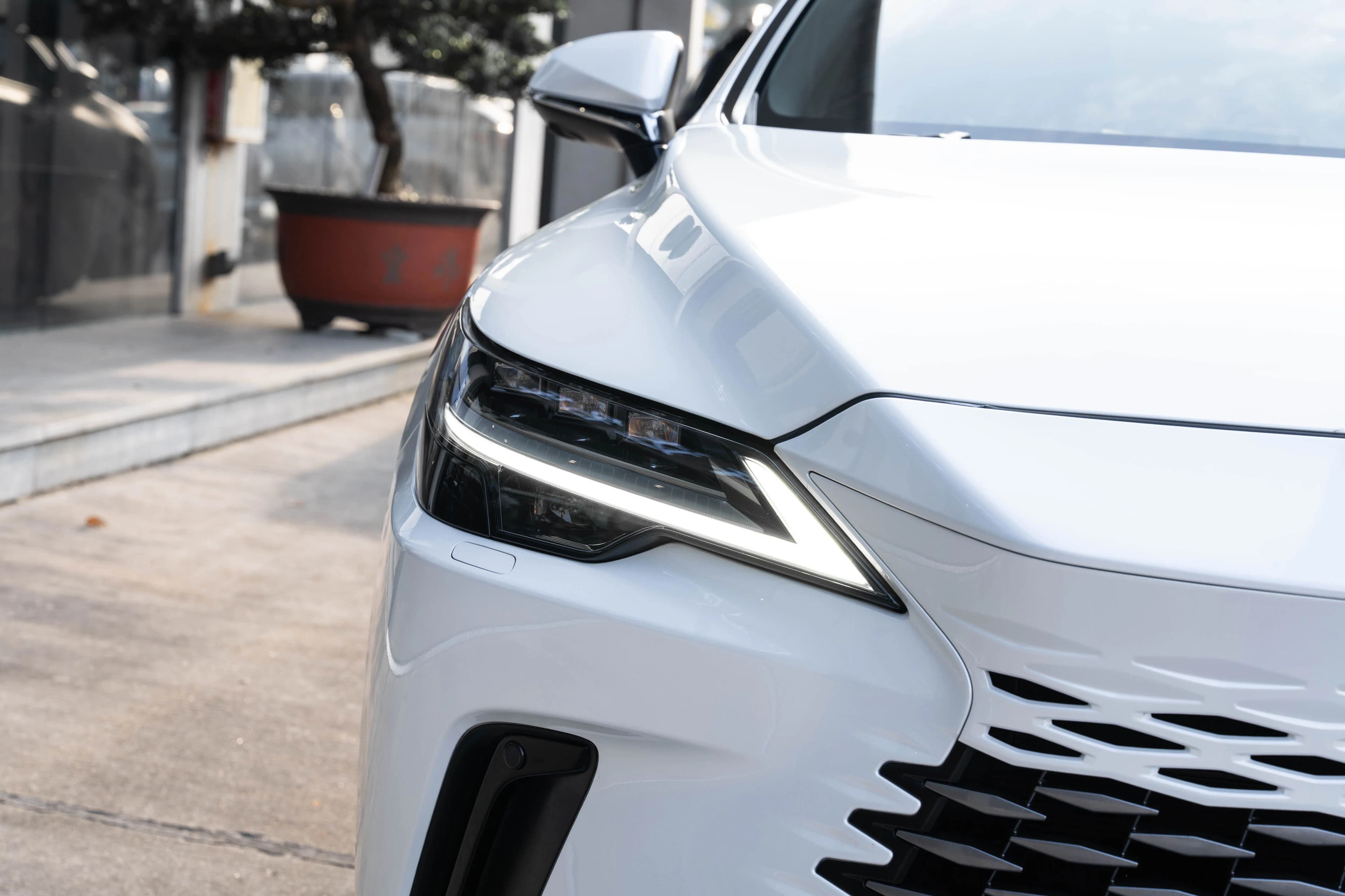 Lexus RX PHEV 2023 г. 37356 км. — фото 9