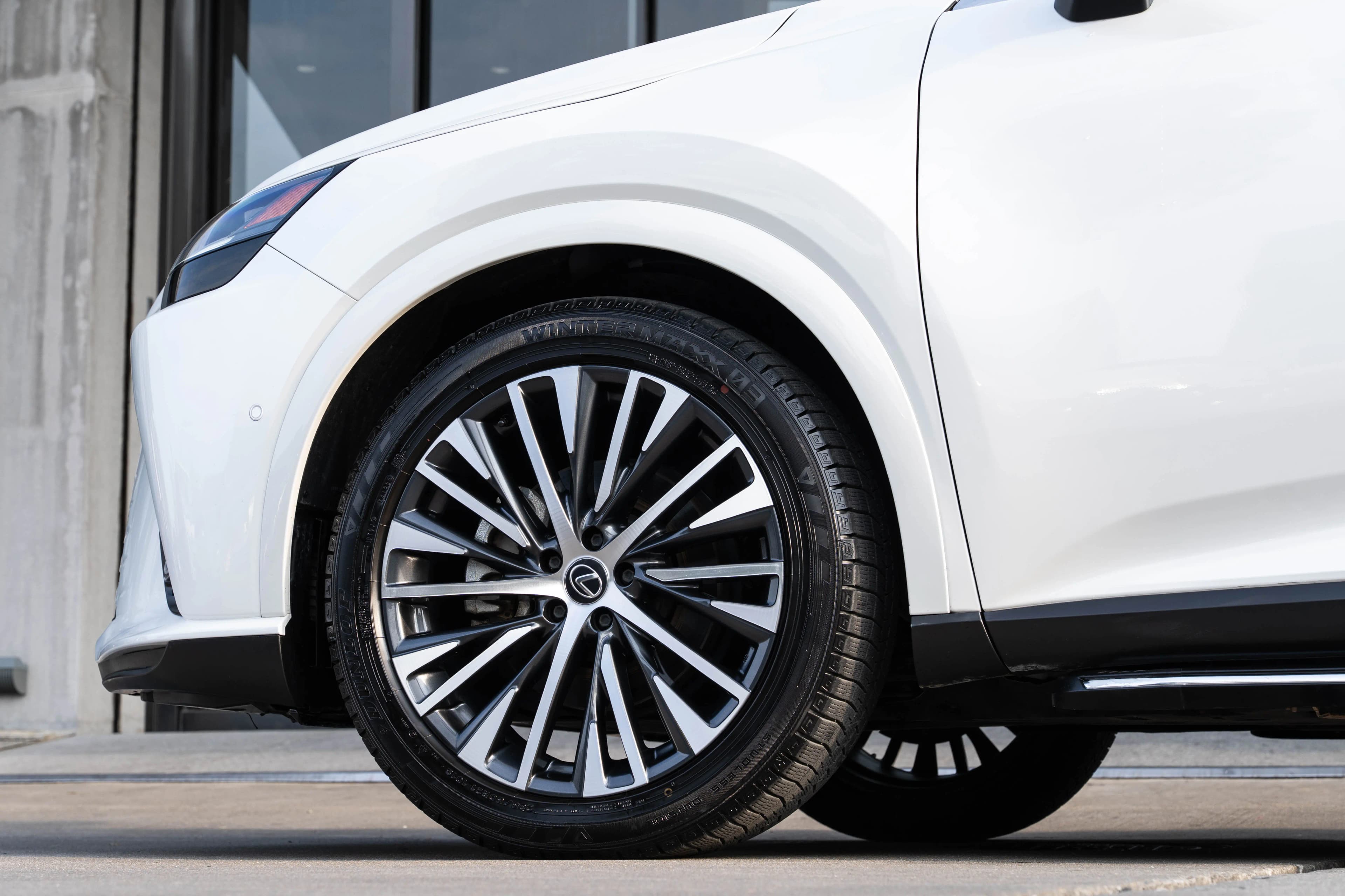 Lexus RX PHEV 2023 г. 37356 км. — фото 10