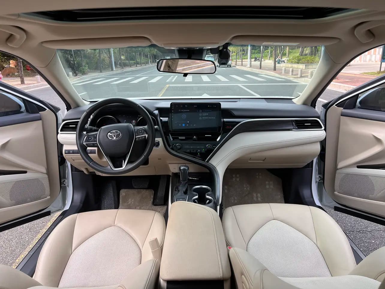 Toyota Camry 2022 г. 35091 км. — фото 11