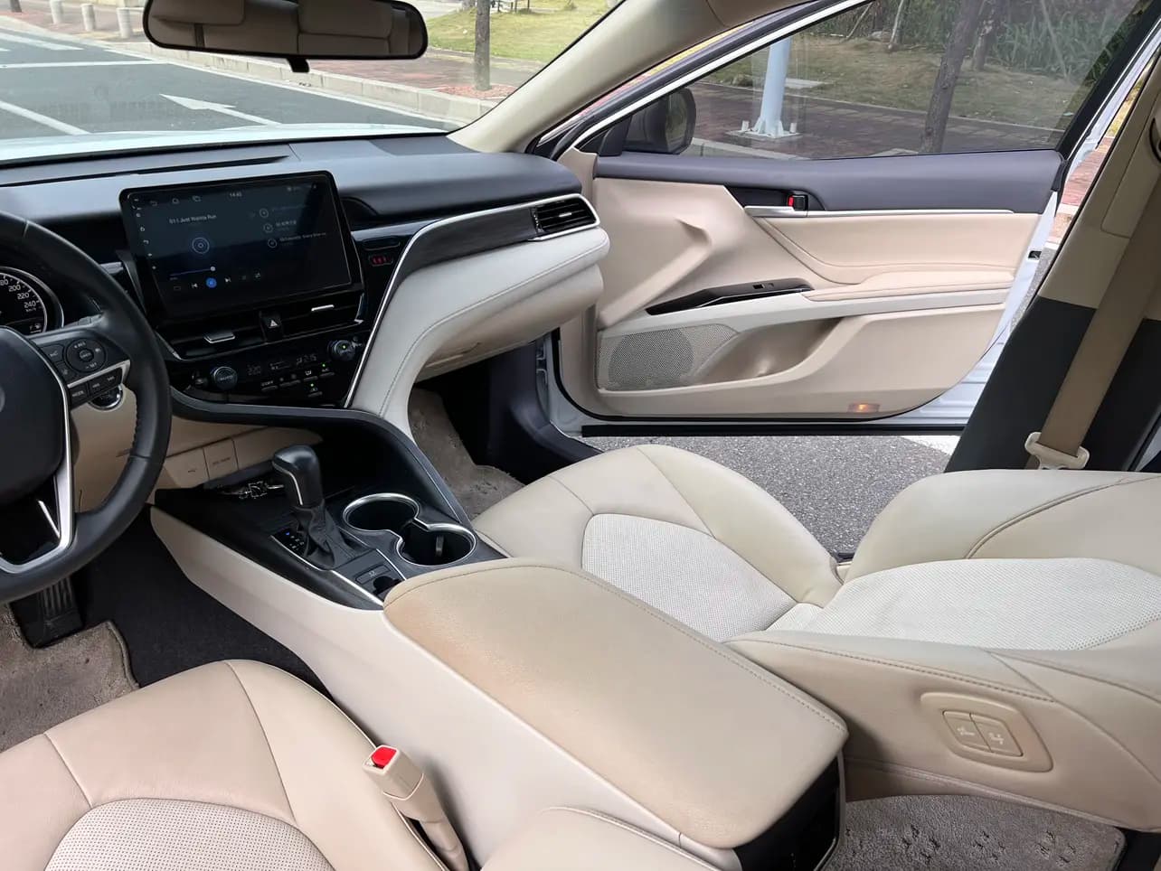 Toyota Camry 2022 г. 35091 км. — фото 8