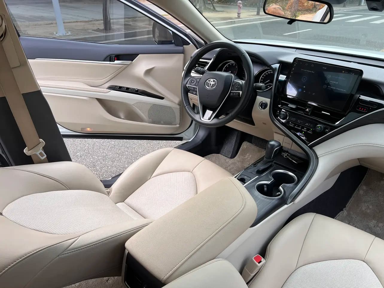 Toyota Camry 2022 г. 35091 км. — фото 9