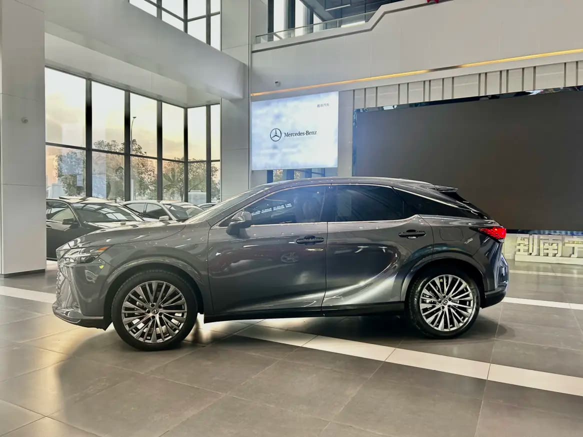 Lexus RX 2023 г. 84052 км. — фото 4