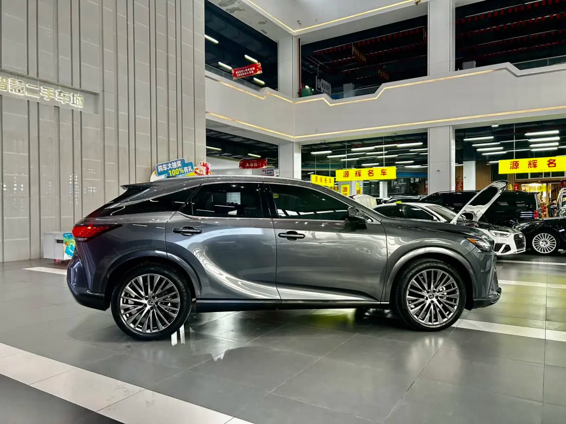 Lexus RX 2023 г. 84052 км. — фото 8