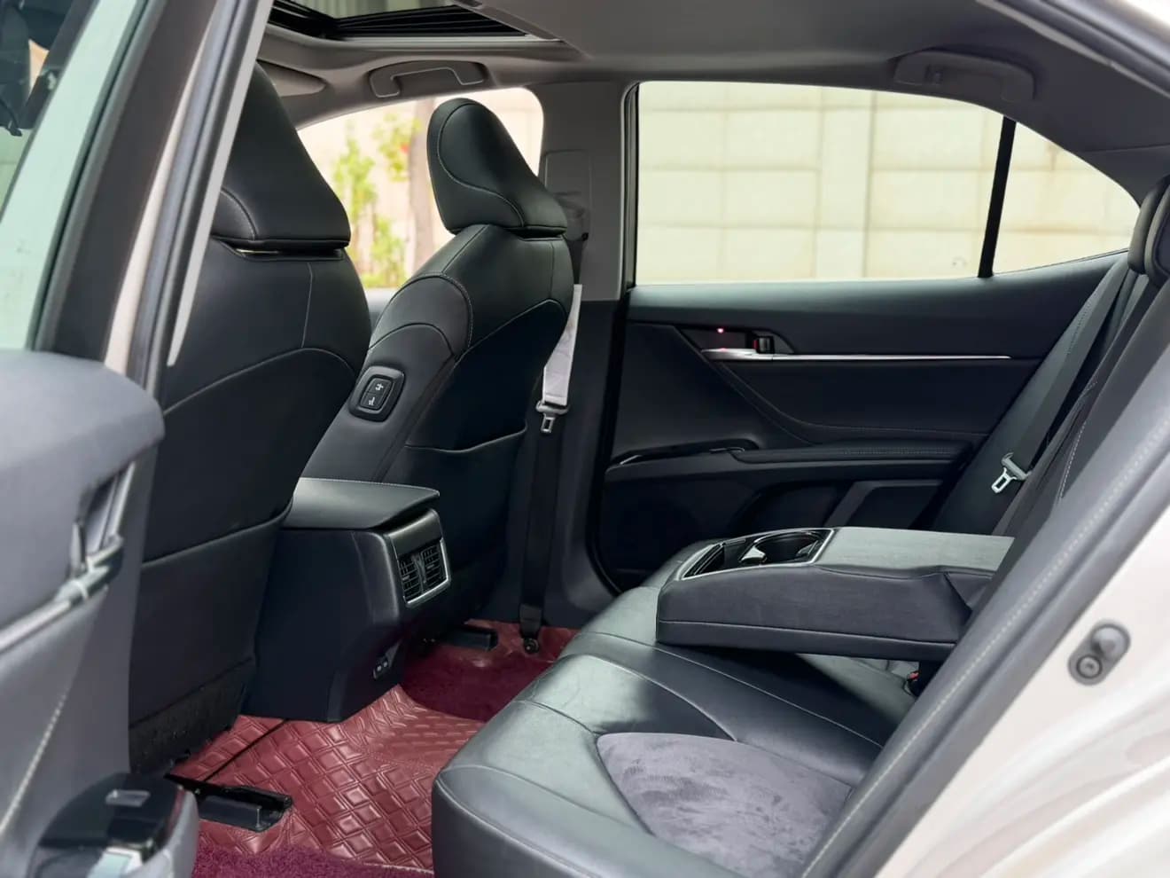 Toyota Camry 2023 г. 36092 км. — фото 15