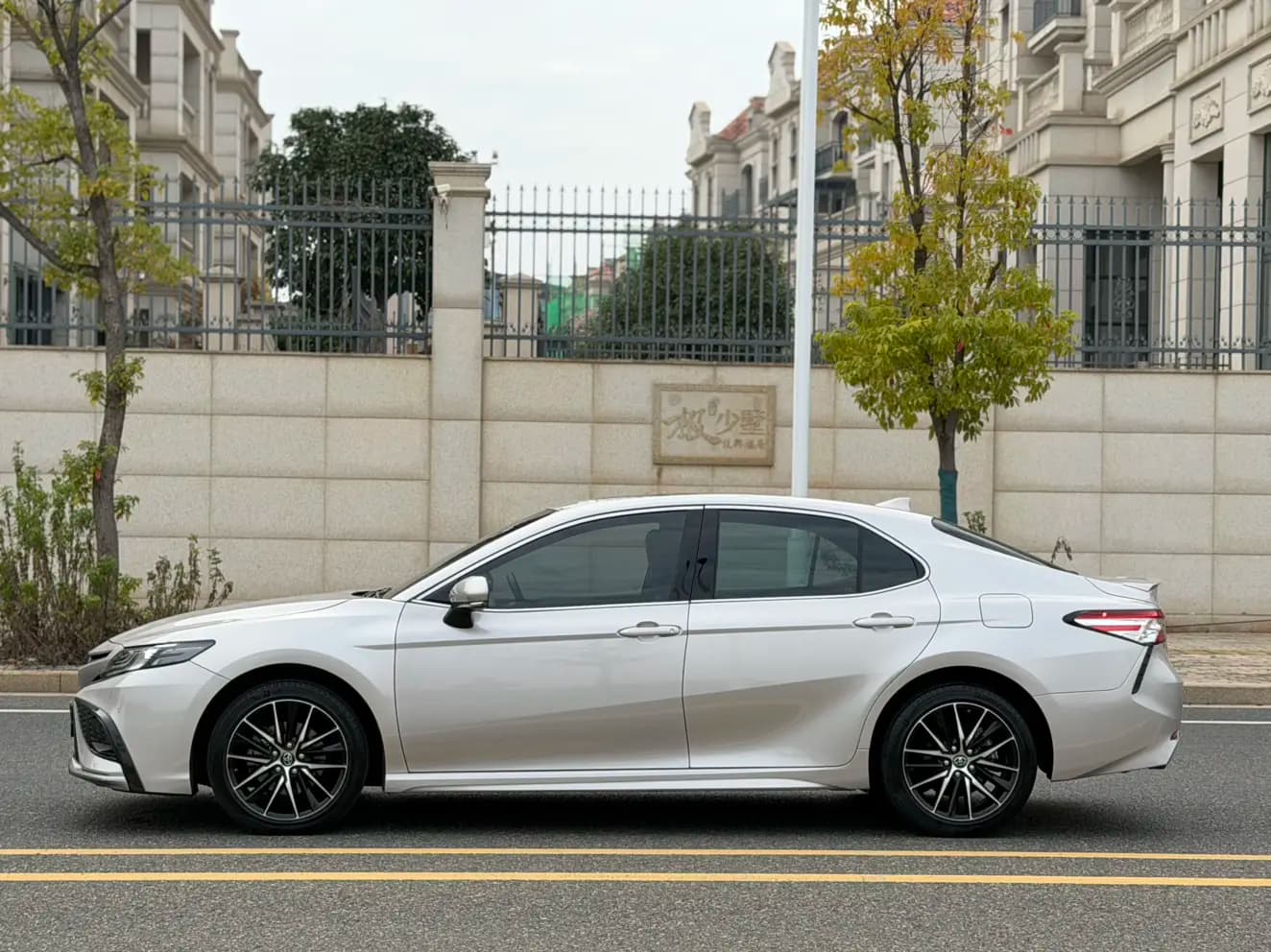 Toyota Camry 2023 г. 36092 км. — фото 4