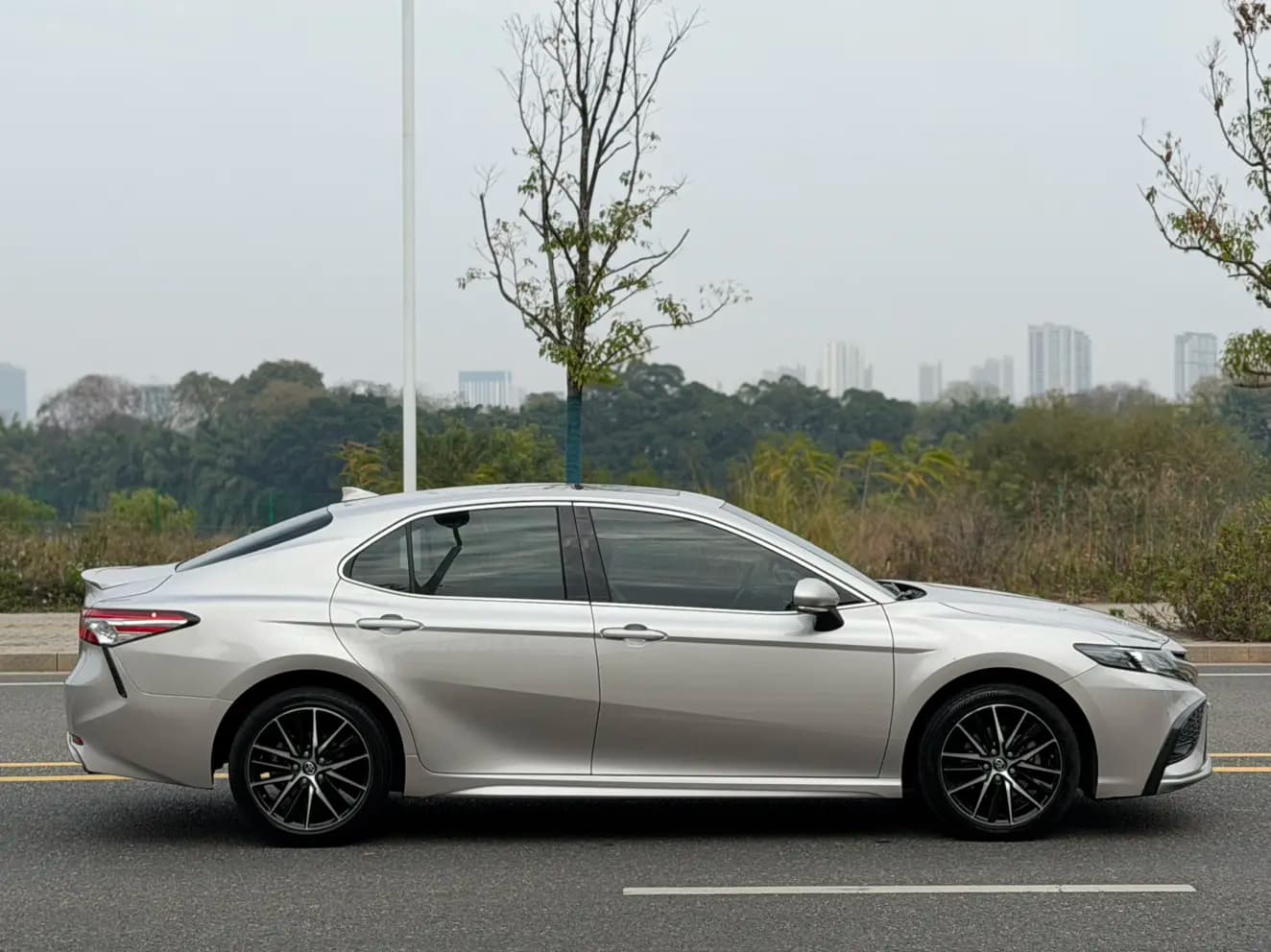 Toyota Camry 2023 г. 36092 км. — фото 8
