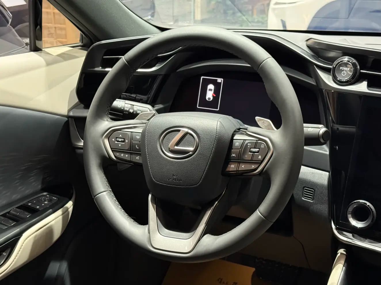 Lexus RZ 2024 г. 43100 км. — фото 8