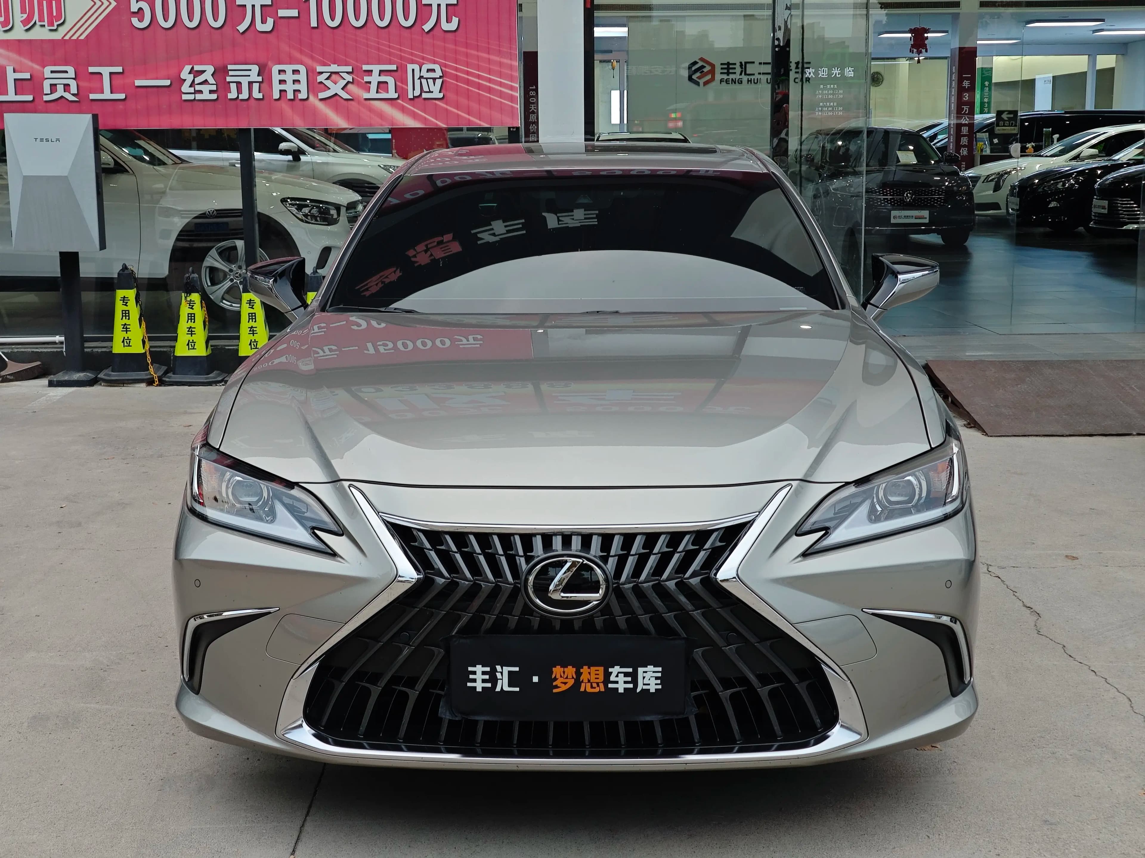 Lexus ES 2022 г. 48030 км. — фото 2