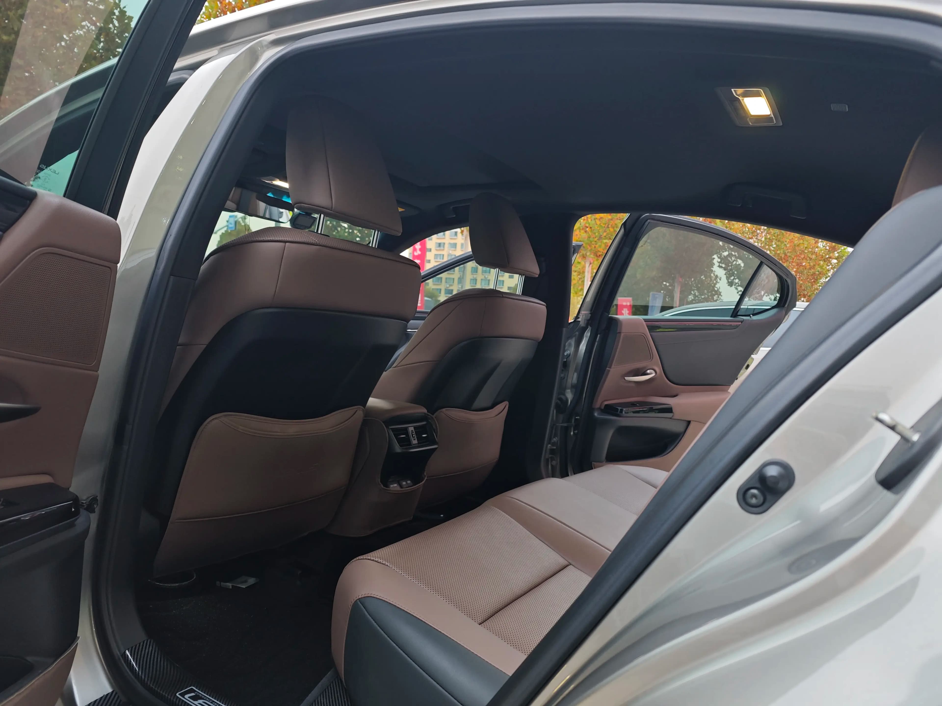 Lexus ES 2022 г. 48030 км. — фото 12