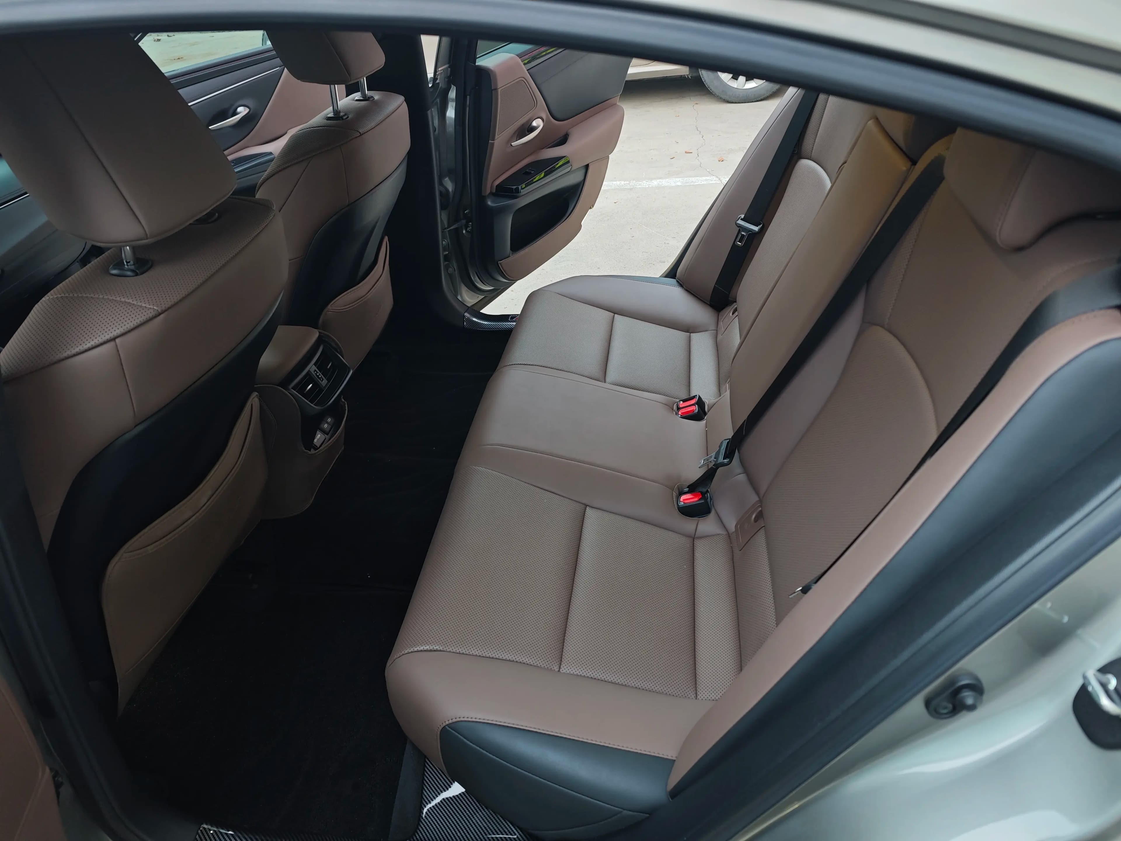 Lexus ES 2022 г. 48030 км. — фото 13