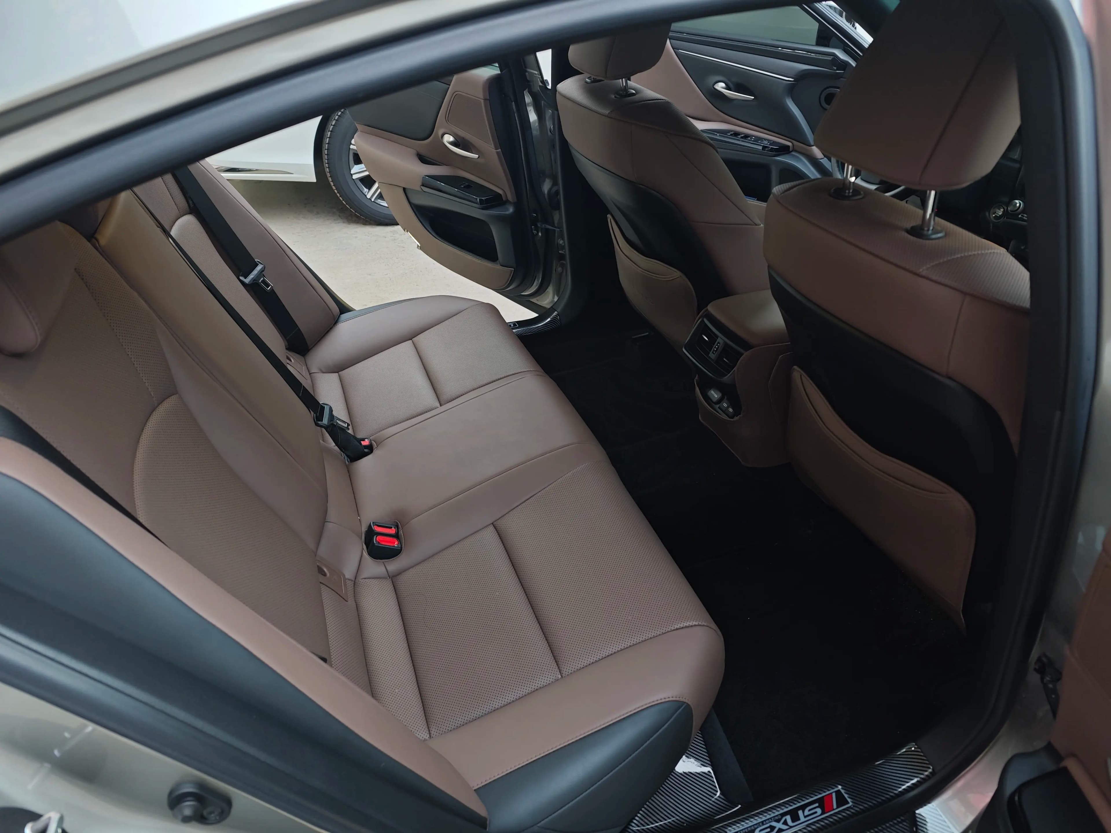 Lexus ES 2022 г. 48030 км. — фото 14
