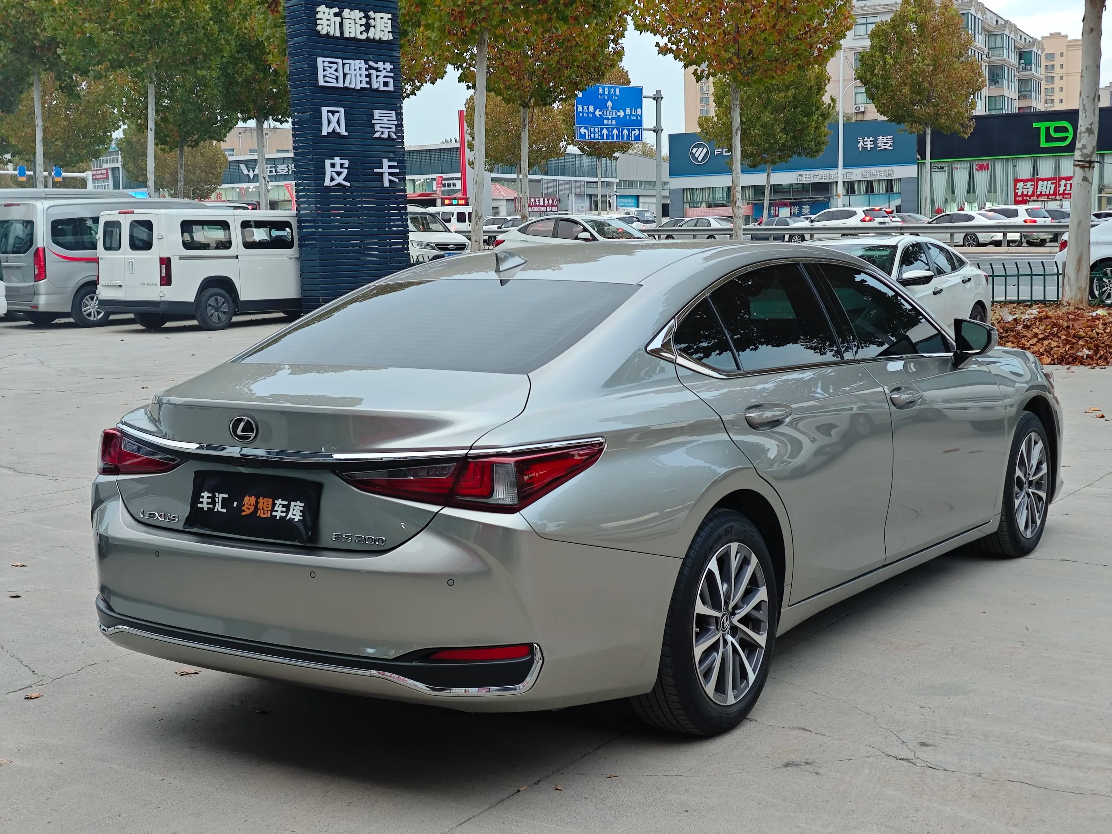 Lexus ES 2022 г. 48030 км. — фото 4