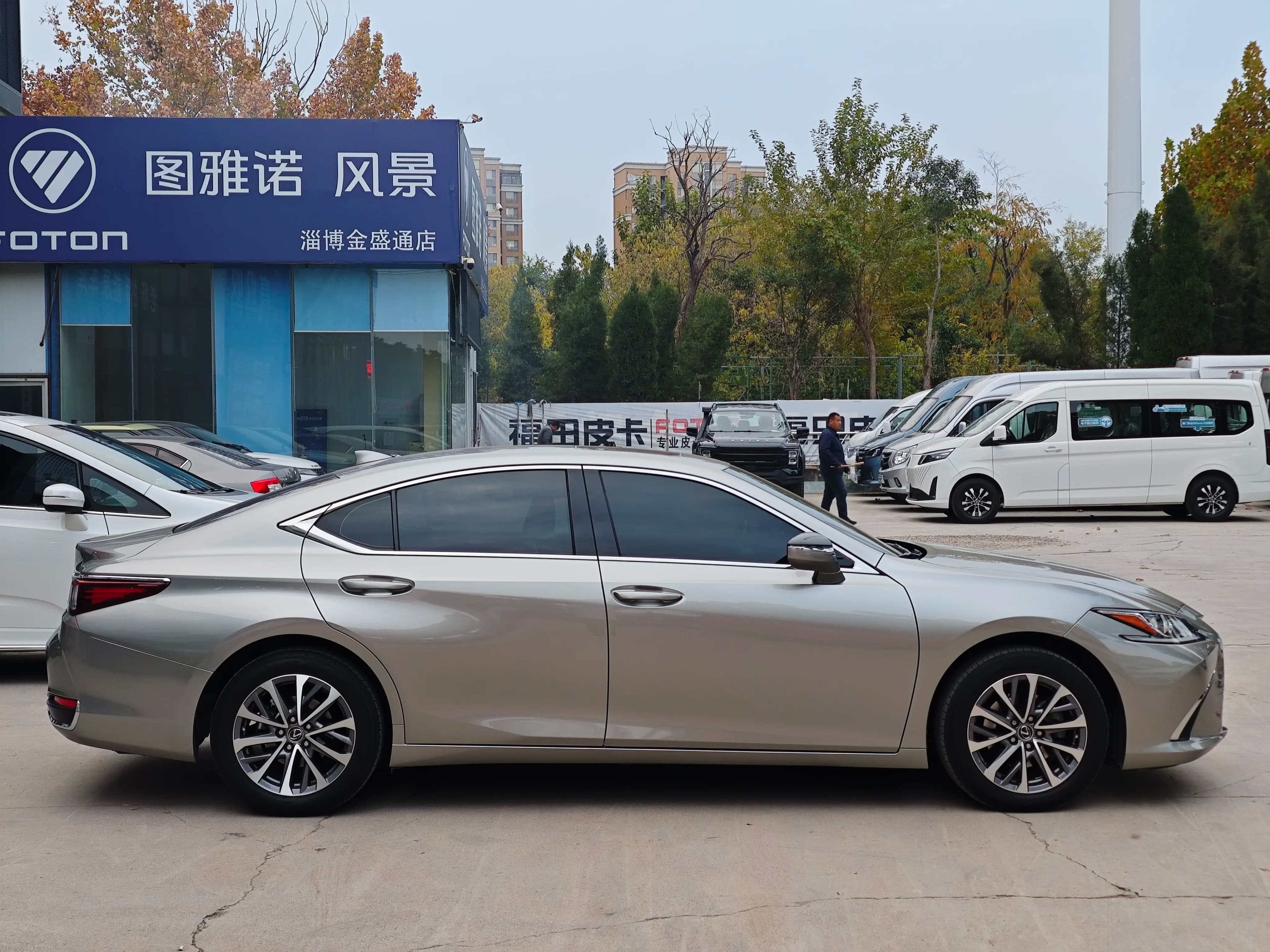 Lexus ES 2022 г. 48030 км. — фото 5