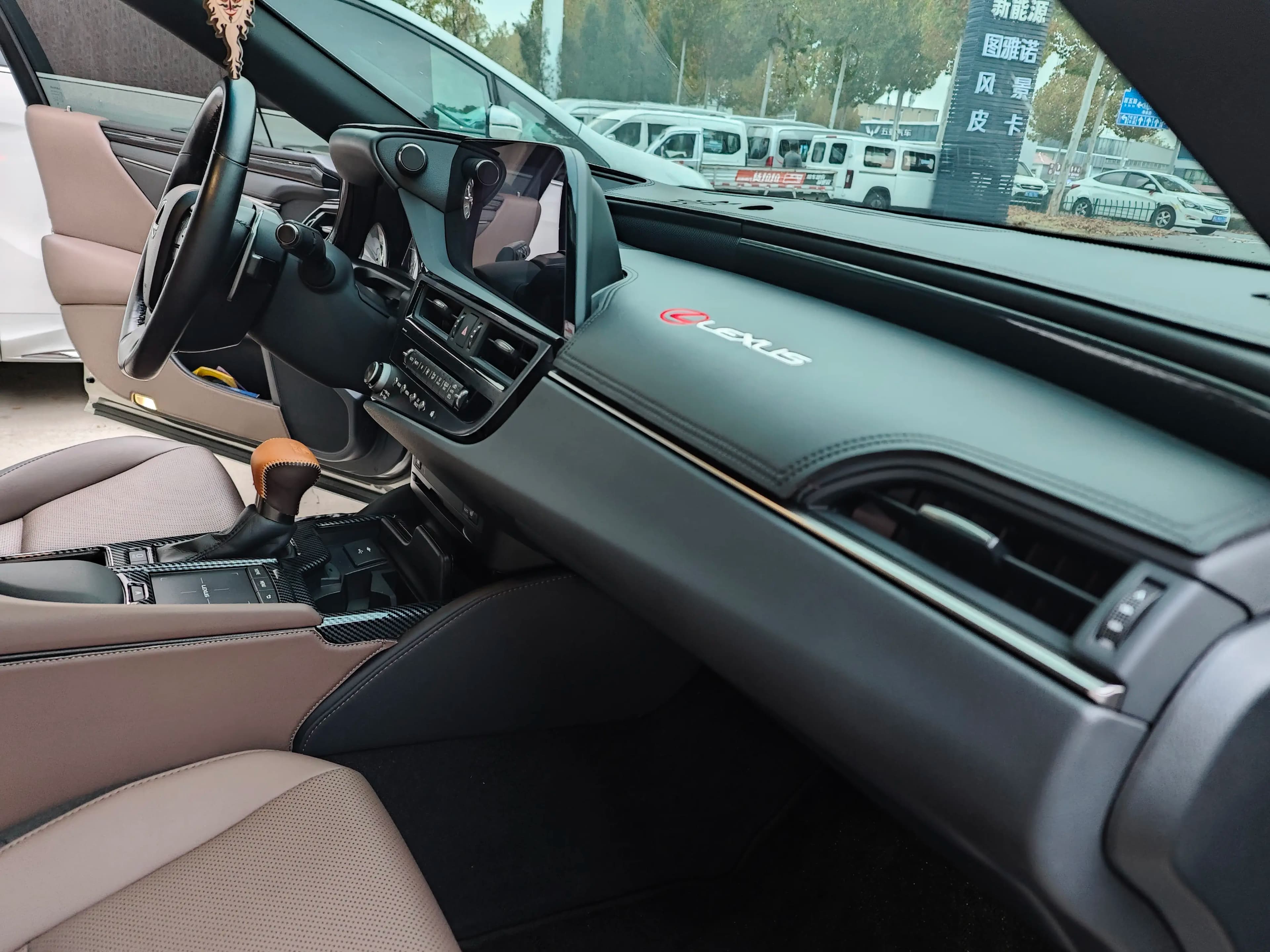 Lexus ES 2022 г. 48030 км. — фото 8