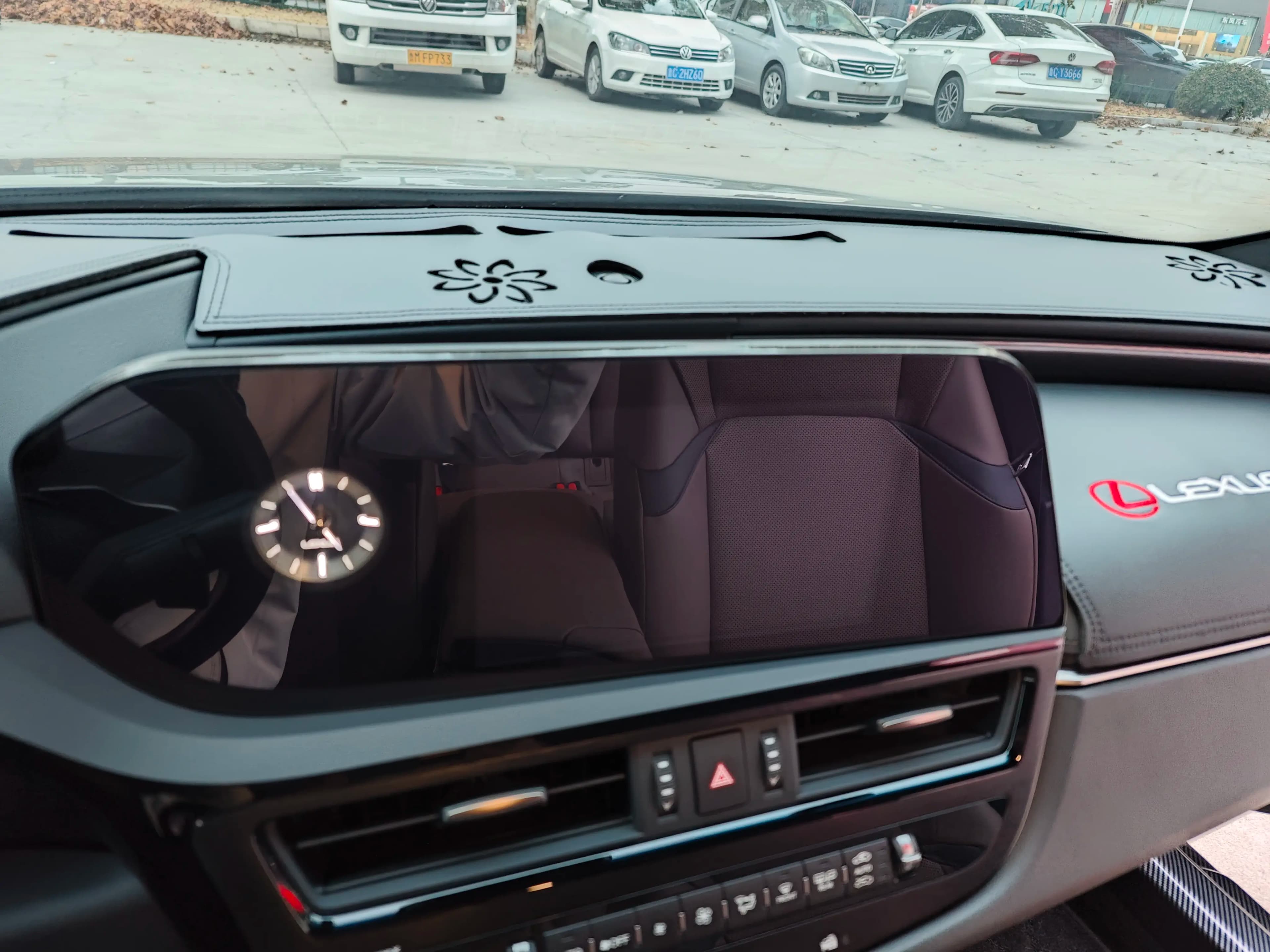 Lexus ES 2022 г. 48030 км. — фото 9