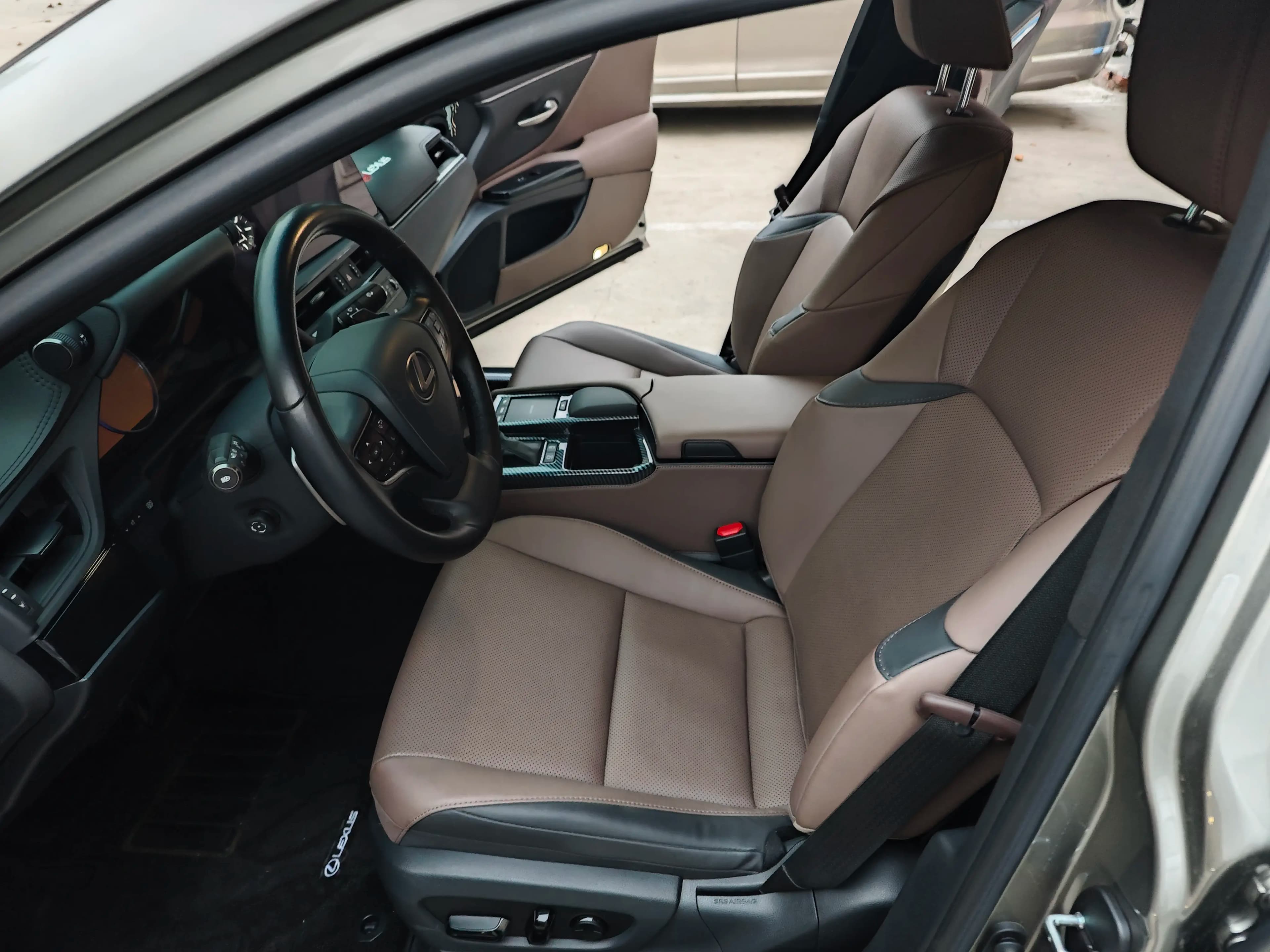 Lexus ES 2022 г. 48030 км. — фото 10