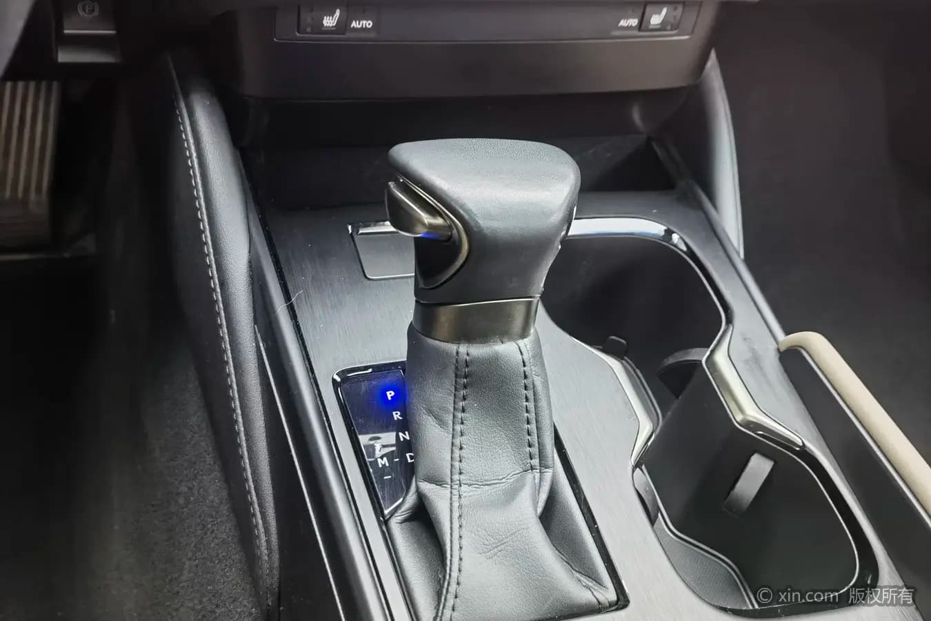 Lexus ES 2023 г. 50631 км. — фото 14